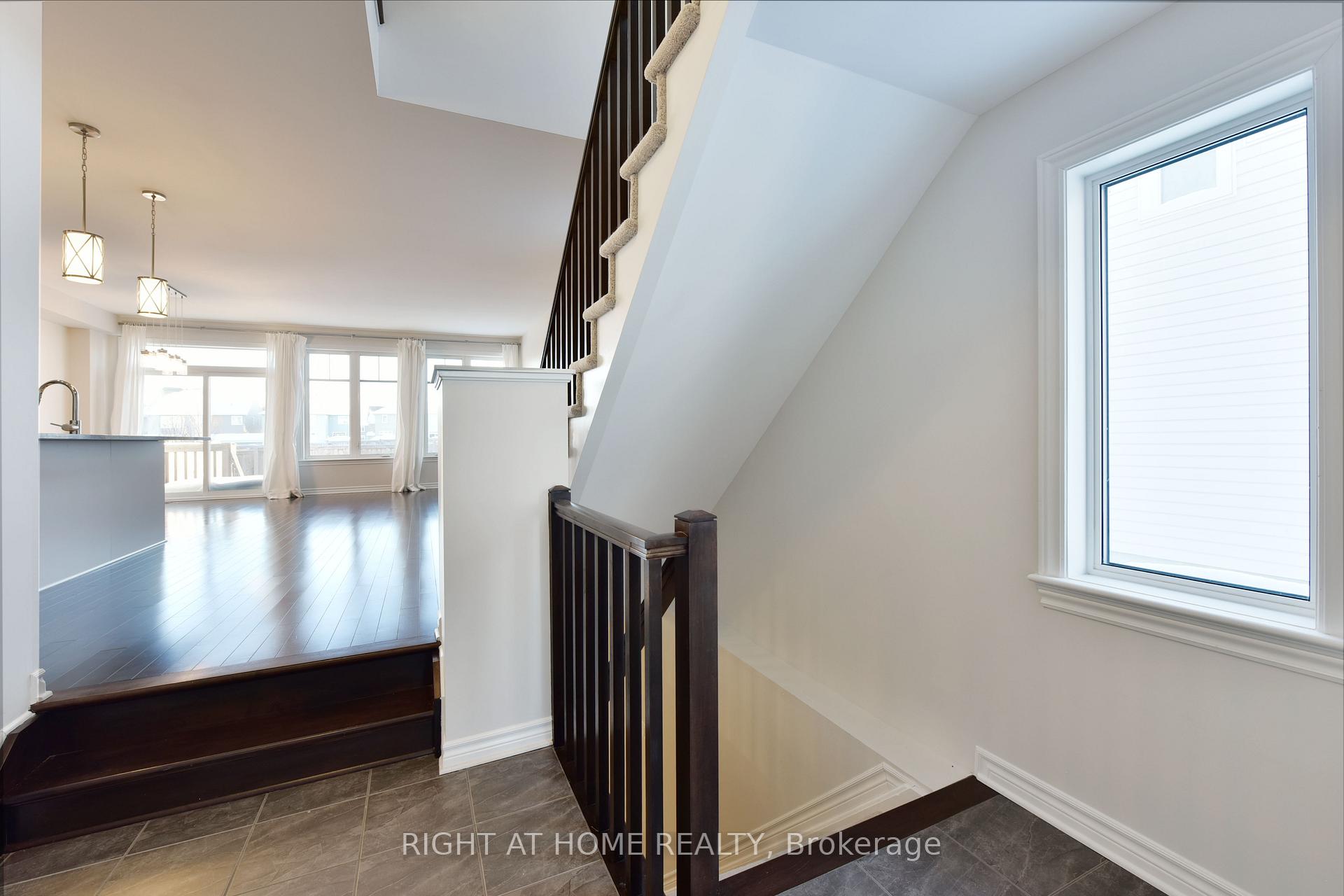 Photo 4 of 256 Brambling Way, Ottawa, Barrhaven - Half Moon Bay — HOMEH