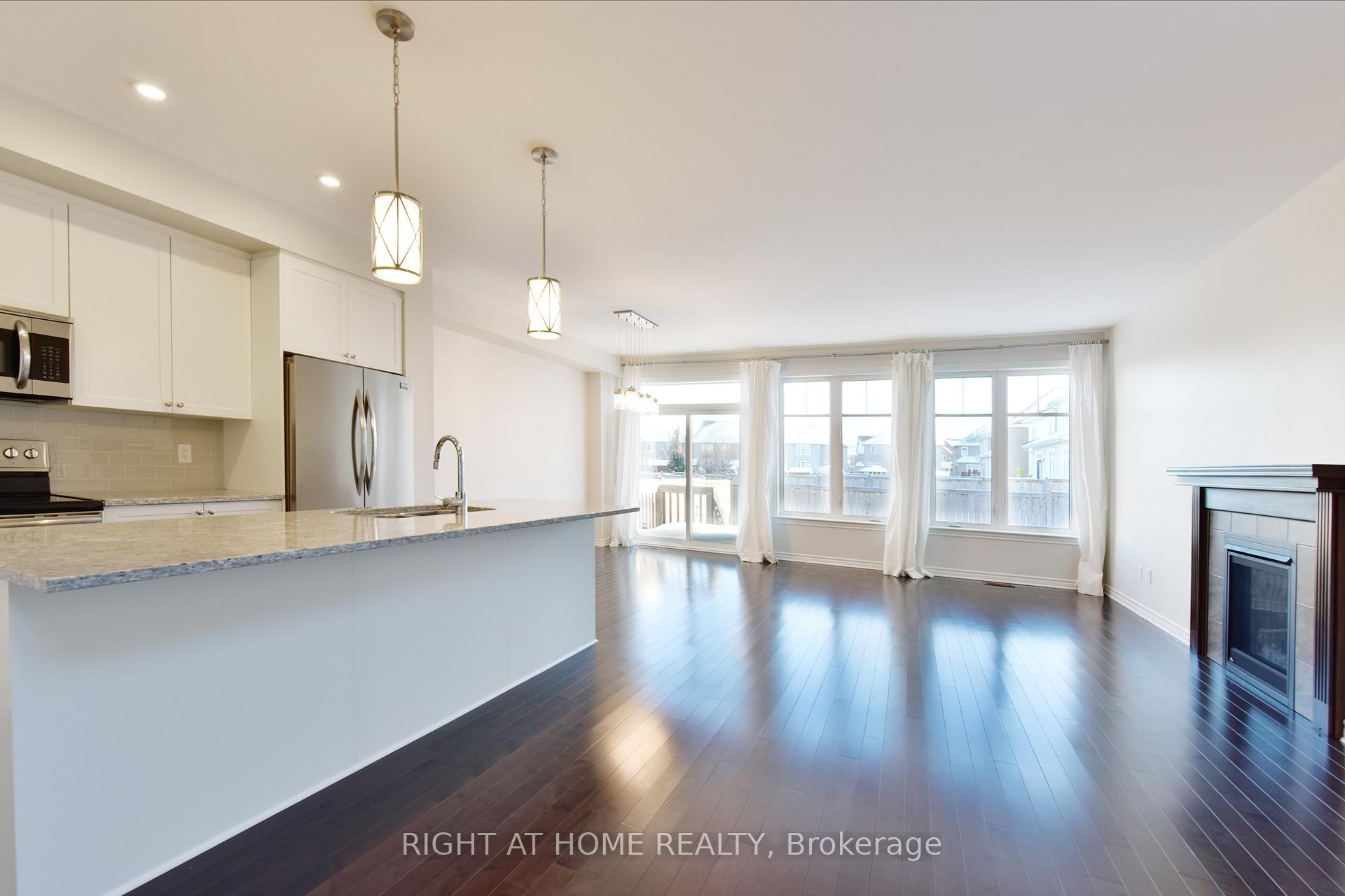 Photo 5 of 256 Brambling Way, Ottawa, Barrhaven - Half Moon Bay — HOMEH