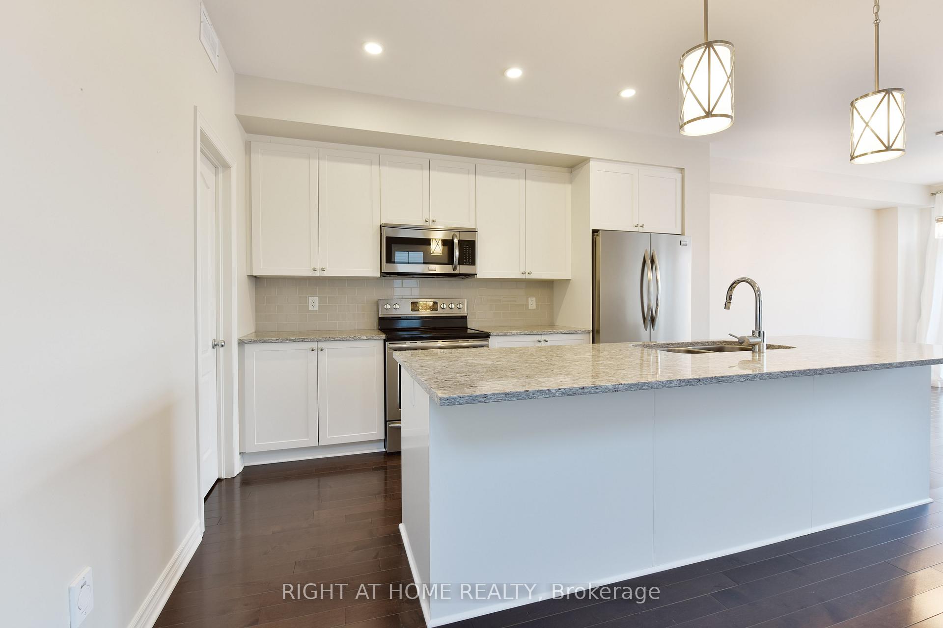 Photo 8 of 256 Brambling Way, Ottawa, Barrhaven - Half Moon Bay — HOMEH