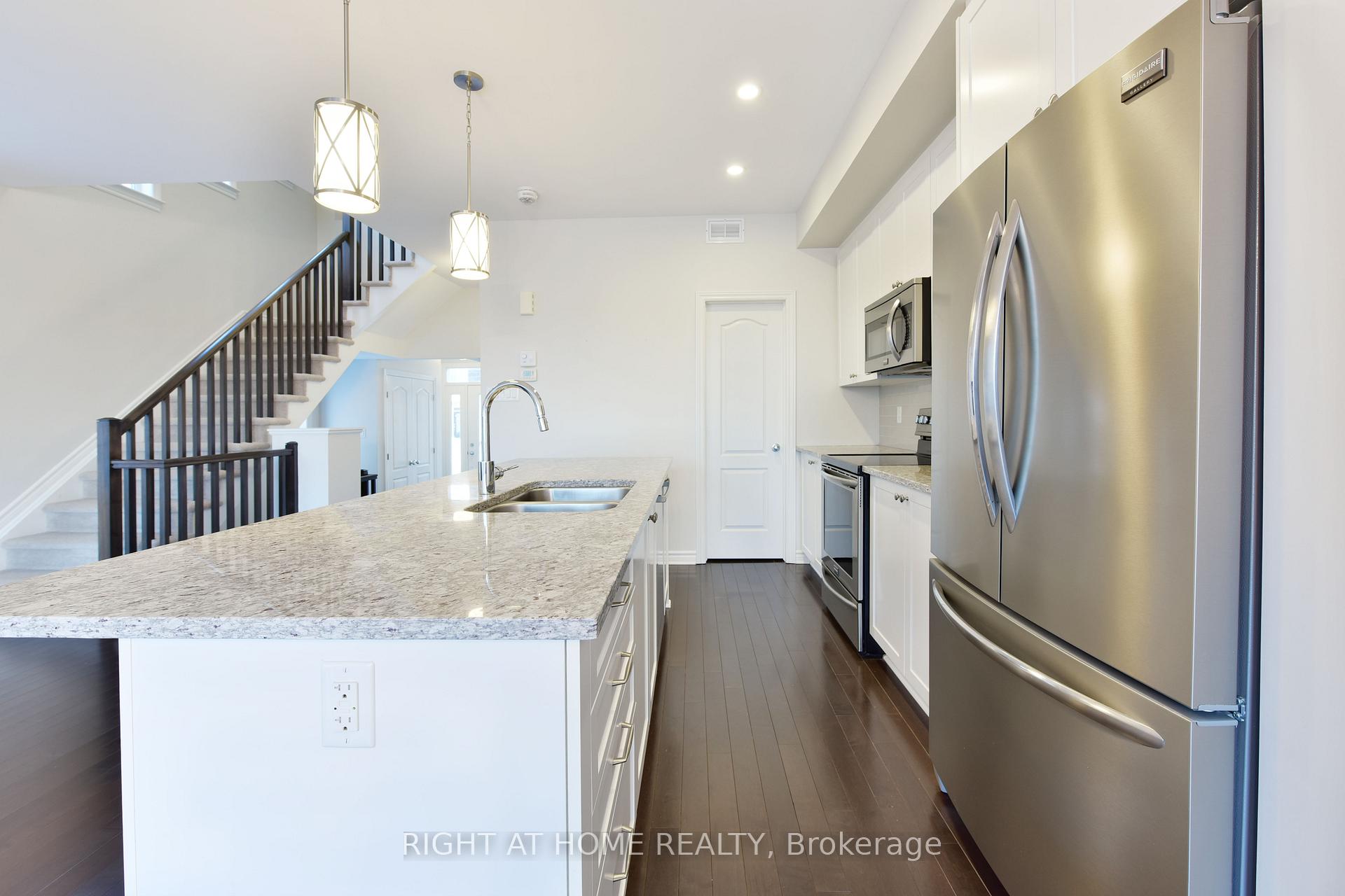 Photo 9 of 256 Brambling Way, Ottawa, Barrhaven - Half Moon Bay — HOMEH