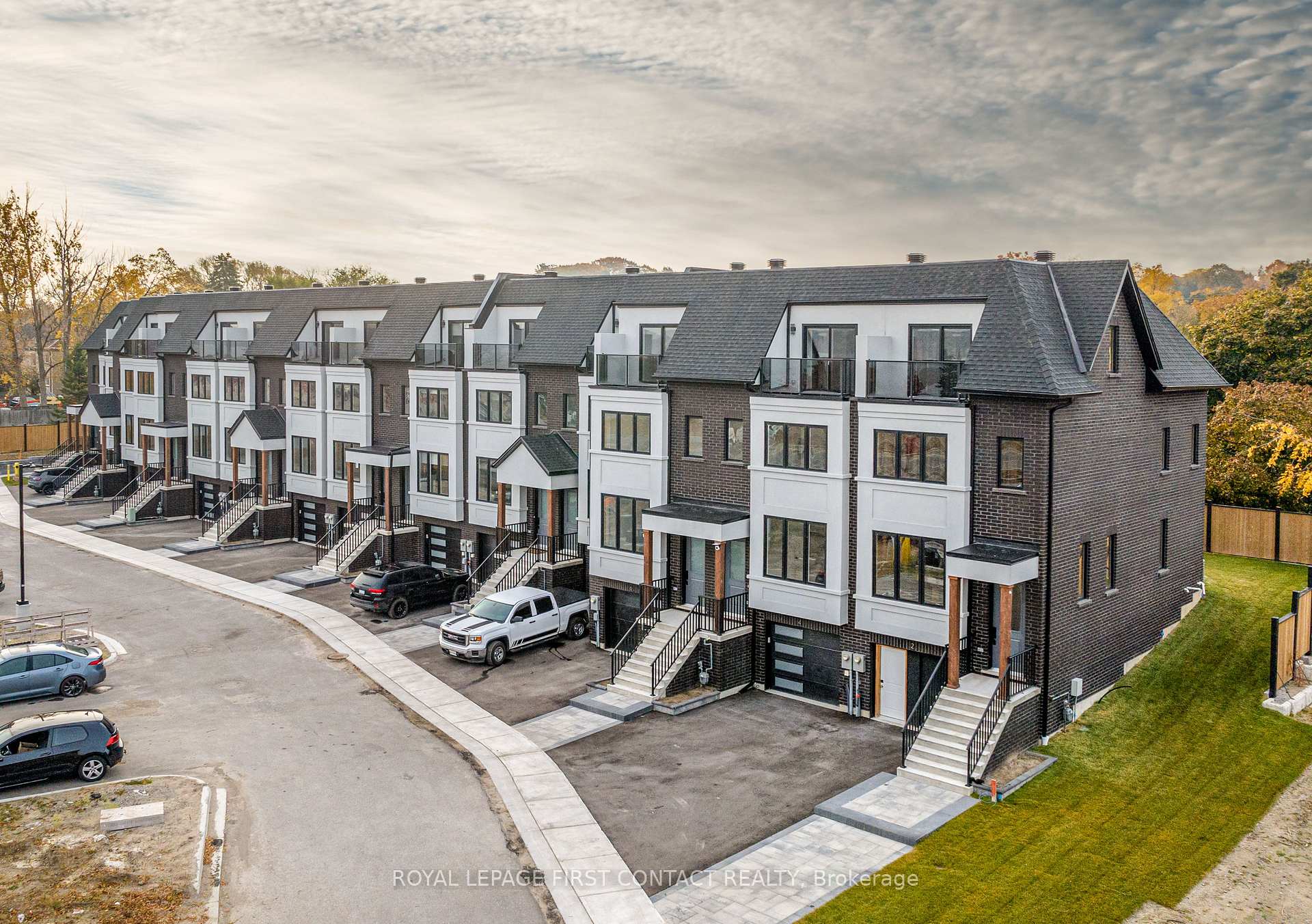 Front of 10 Alderwood Lane