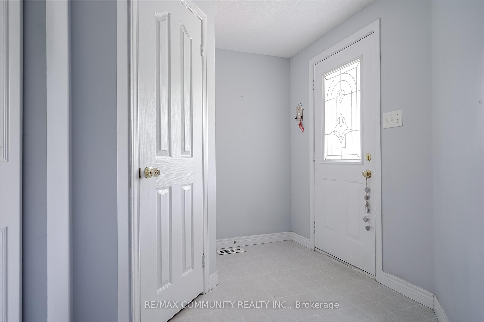 Photo 5 of Unit Main Level, 650 Spinnaker Crescent, Waterloo, Eastbridge — HOMEH