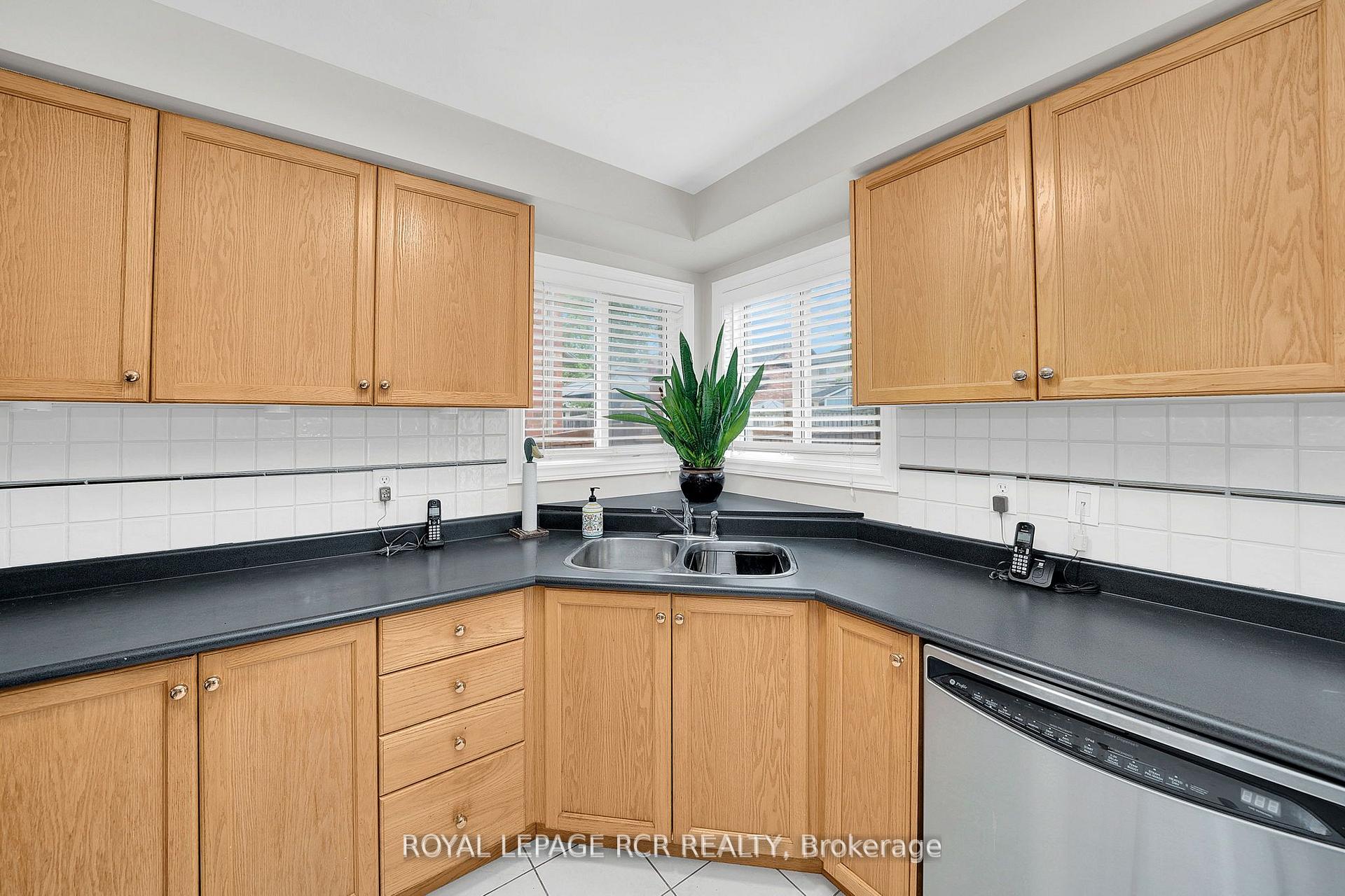 Photo 11 of 48 Cross Country Boulevard, Caledon, Bolton West — HOMEH