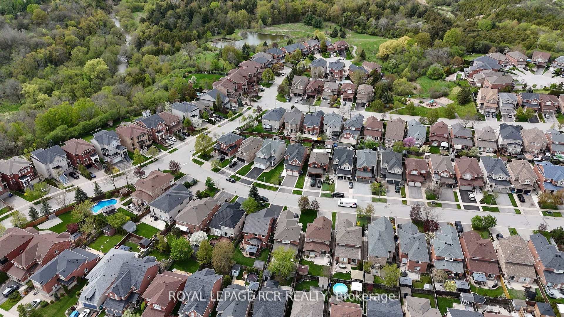 Photo 38 of 48 Cross Country Boulevard, Caledon, Bolton West — HOMEH