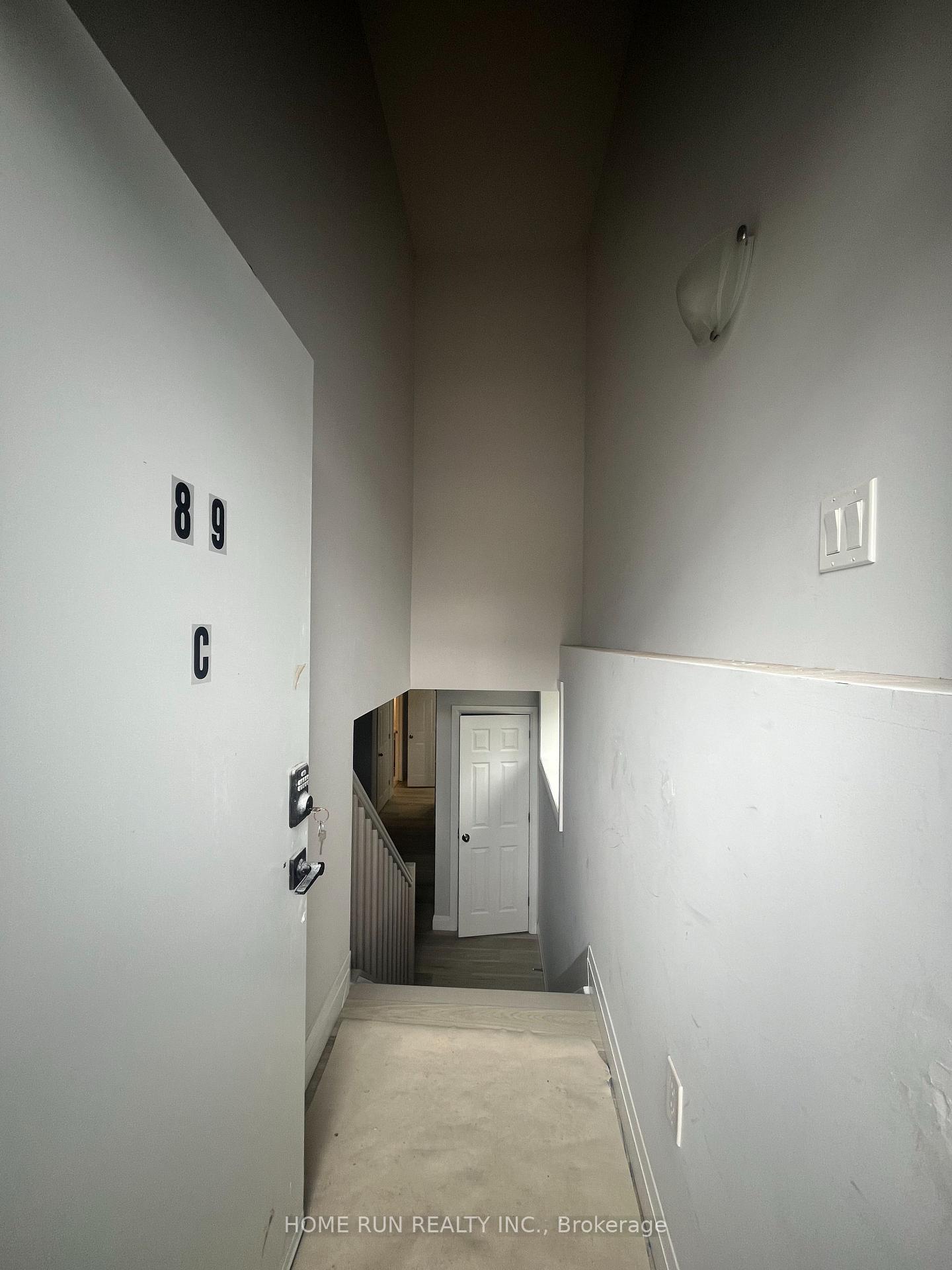 Photo 4 of Unit C, 89 Queen Mary Street, Ottawa, Overbrook/Castle Heights — HOMEH