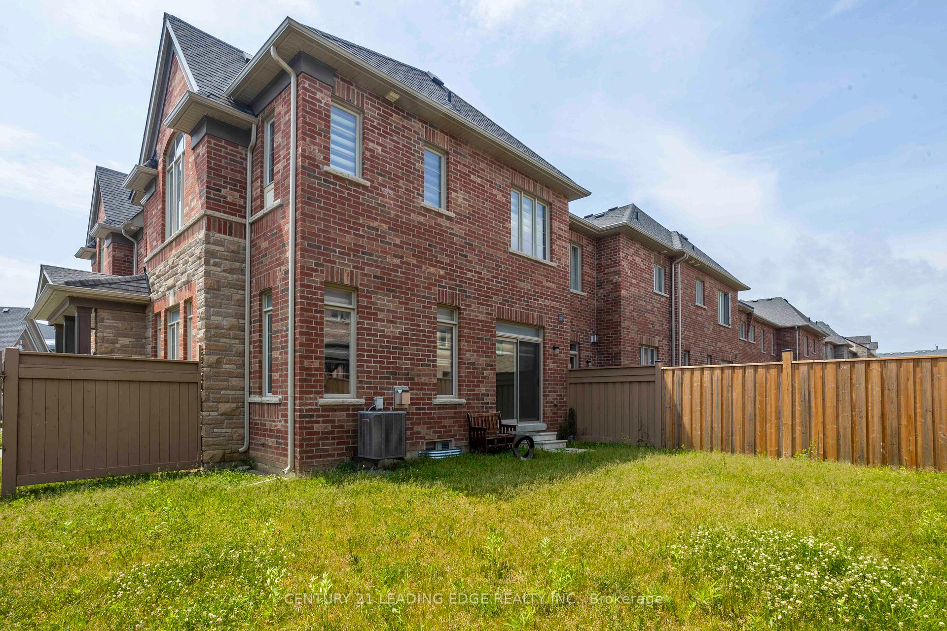 Photo 11 of 102 Masterson Lane, Ajax, Northwest Ajax — HOMEH