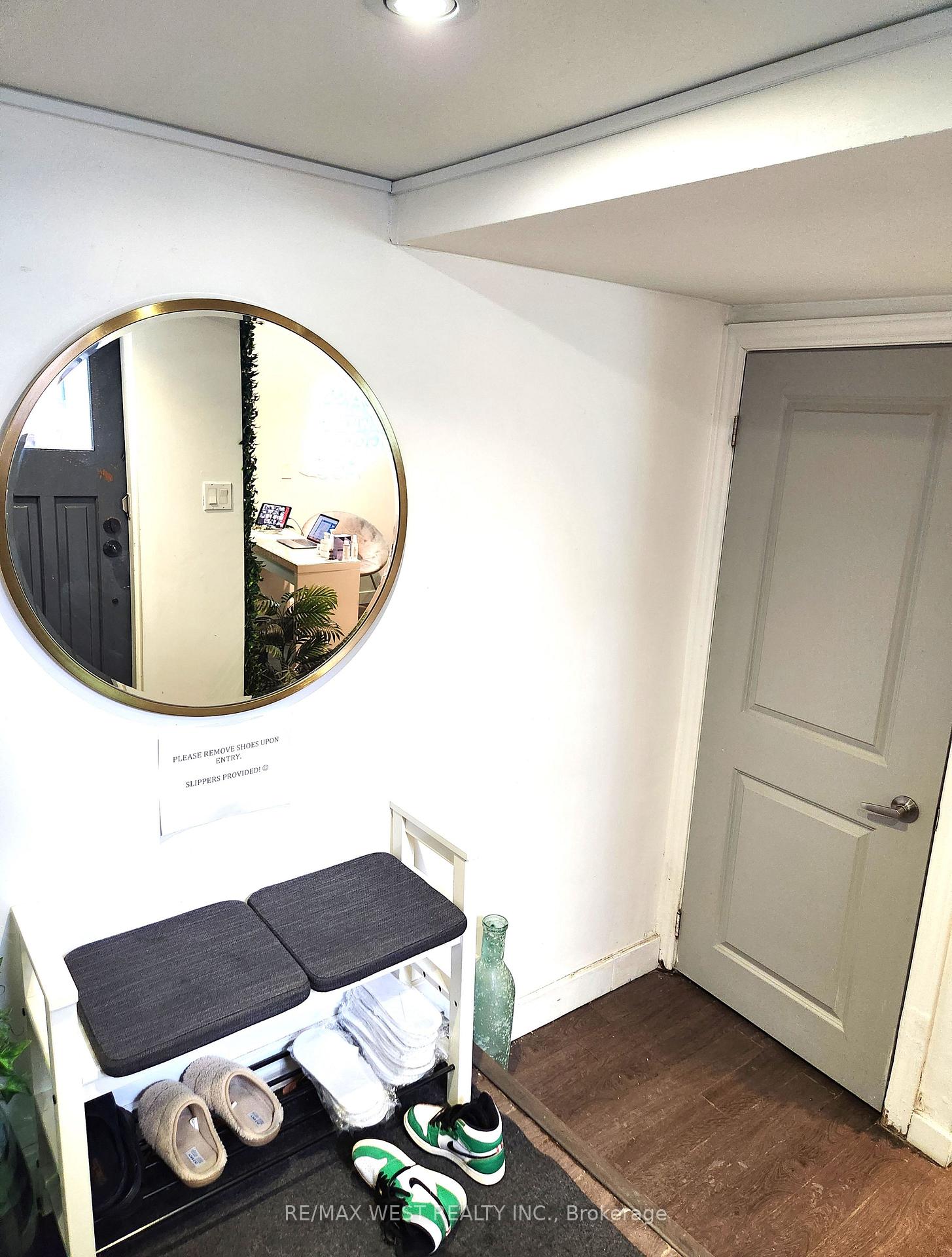 Photo 4 of Unit Basement Apartment, 44 Tecumseth Street, Toronto, Niagara — HOMEH
