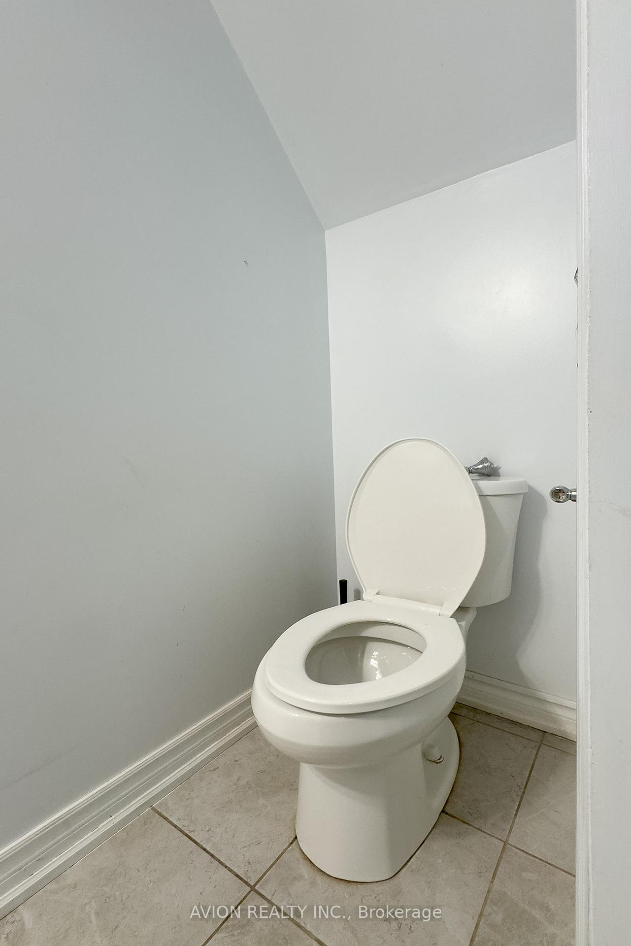 Photo 6 of Unit Bst, 45 Haskett Dr S, Markham, Cedar Grove — HOMEH