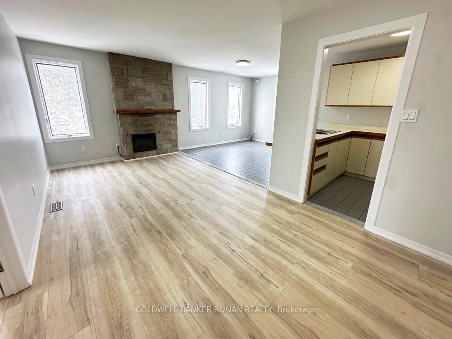 Photo 1 of Unit Unit 2, 16105 Highway 27, King, Schomberg — HOMEH