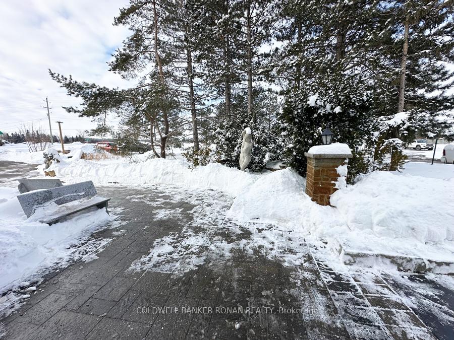 Photo 4 of Unit Unit 2, 16105 Highway 27, King, Schomberg — HOMEH