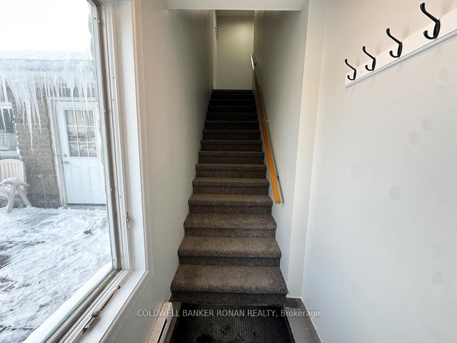 Photo 9 of Unit Unit 2, 16105 Highway 27, King, Schomberg — HOMEH
