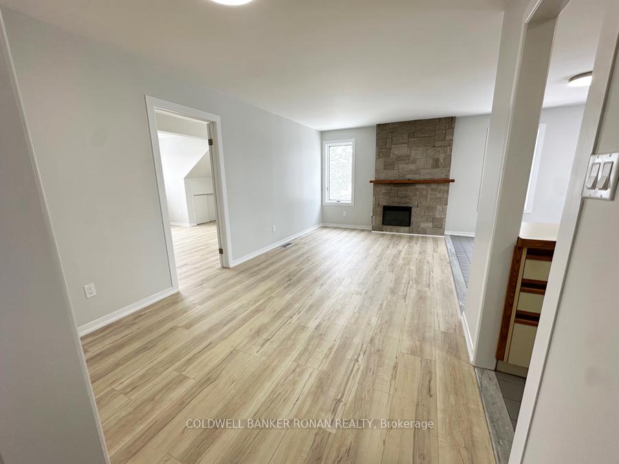 Photo 8 of Unit Unit 2, 16105 Highway 27, King, Schomberg — HOMEH