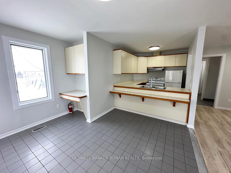 Photo 11 of Unit Unit 2, 16105 Highway 27, King, Schomberg — HOMEH