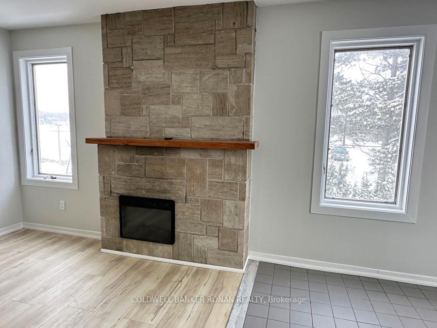 Photo 13 of Unit Unit 2, 16105 Highway 27, King, Schomberg — HOMEH