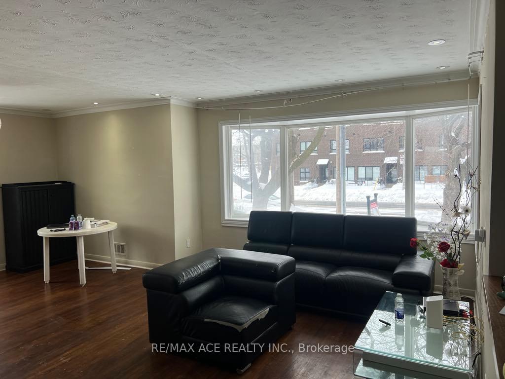 Photo 4 of Unit Main, 3689 St Clair Avenue E, Scarborough, Cliffcrest — HOMEH