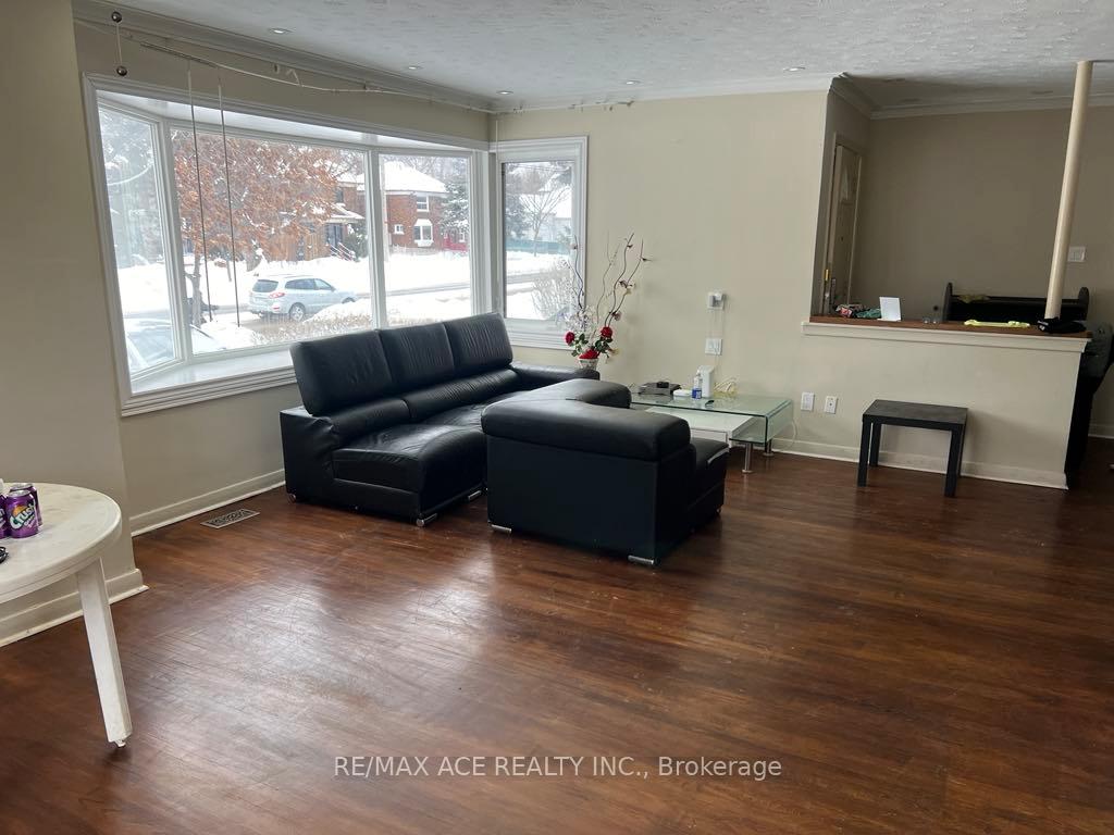 Photo 5 of Unit Main, 3689 St Clair Avenue E, Scarborough, Cliffcrest — HOMEH