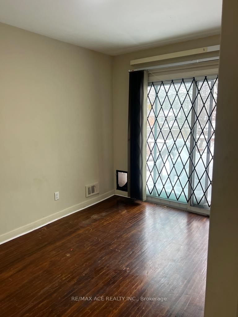 Photo 14 of Unit Main, 3689 St Clair Avenue E, Scarborough, Cliffcrest — HOMEH