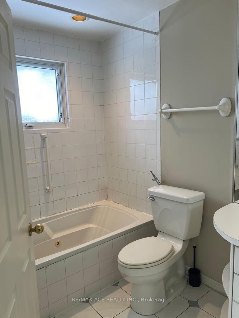 Photo 12 of Unit Main, 3689 St Clair Avenue E, Scarborough, Cliffcrest — HOMEH