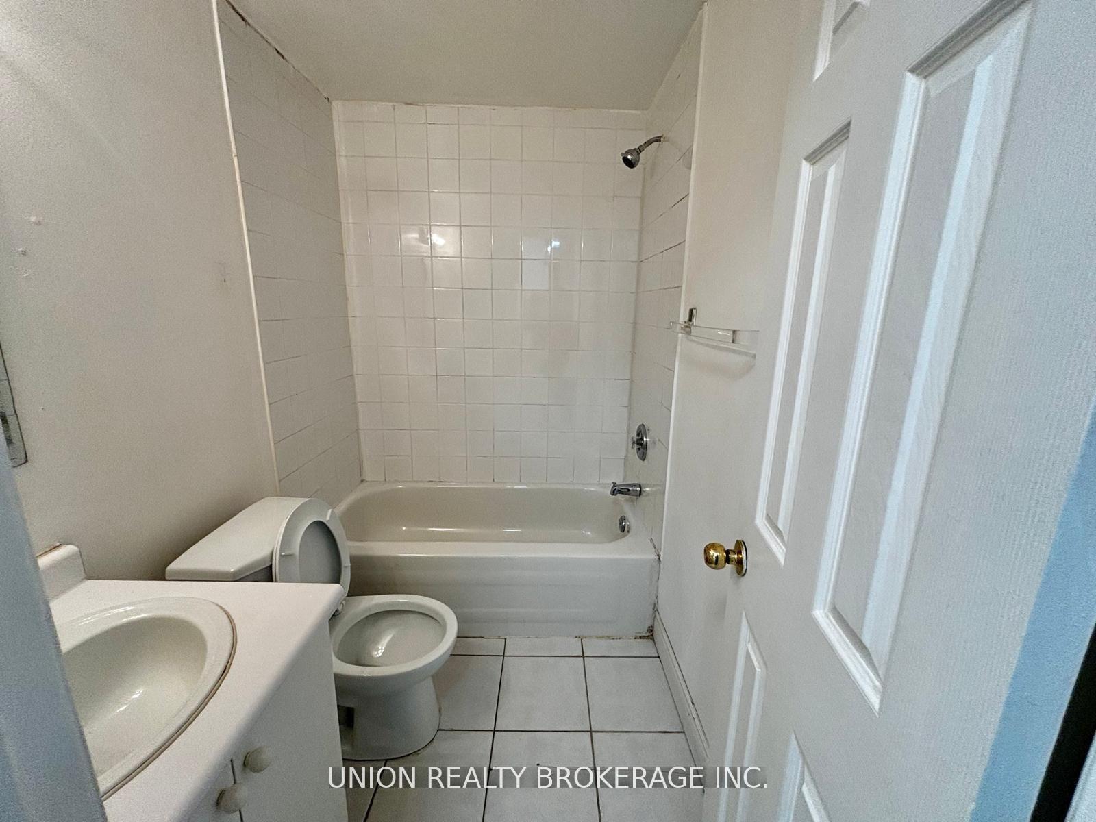 Photo 5 of Unit B, 2451 Queen Street, Toronto, The Beaches — HOMEH