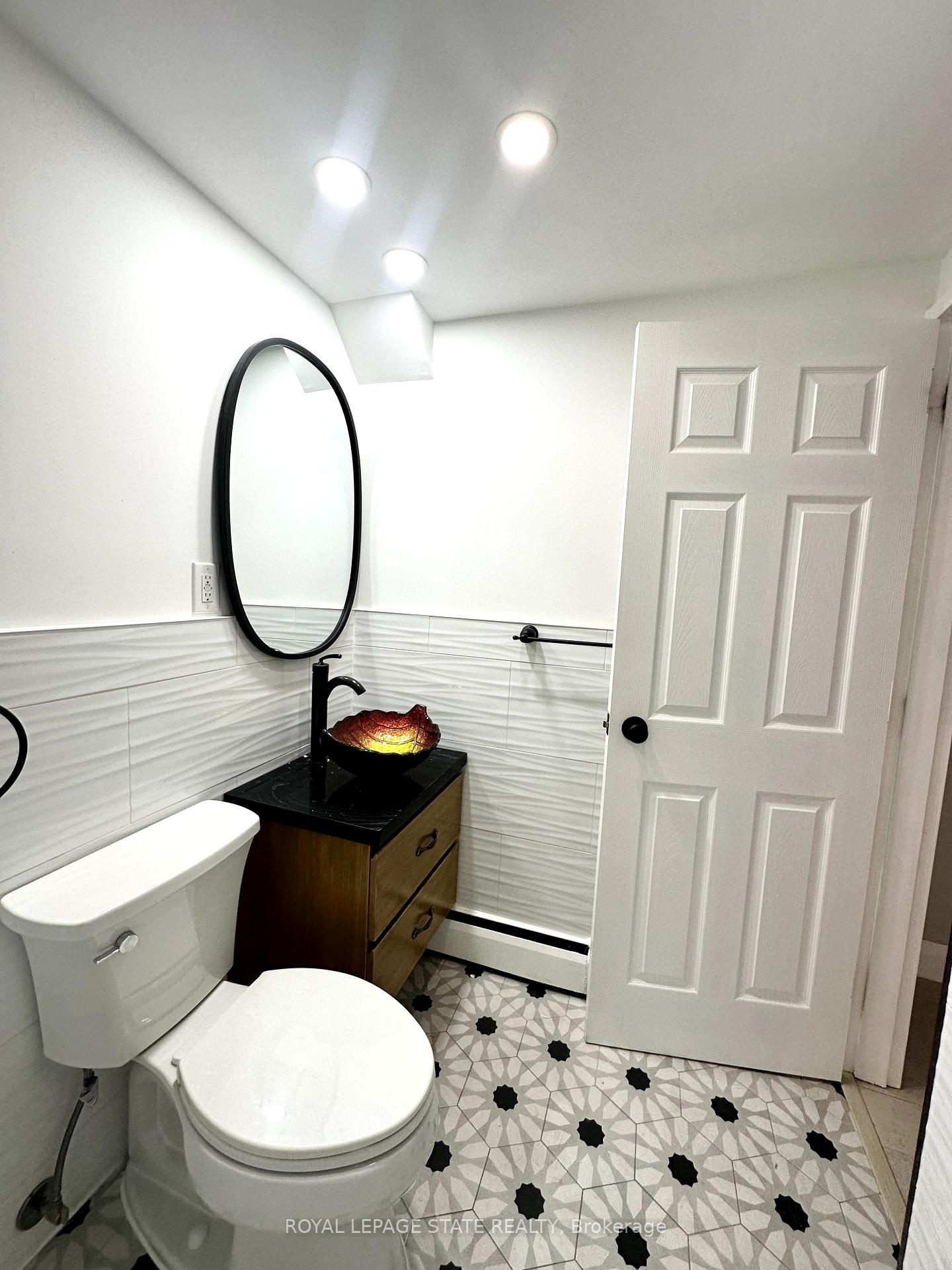 Photo 6 of Unit 202, 50 Hilda Avenue, Hamilton, Gibson — HOMEH