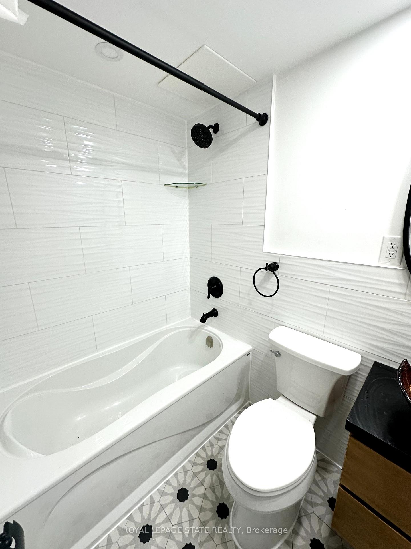 Photo 7 of Unit 202, 50 Hilda Avenue, Hamilton, Gibson — HOMEH