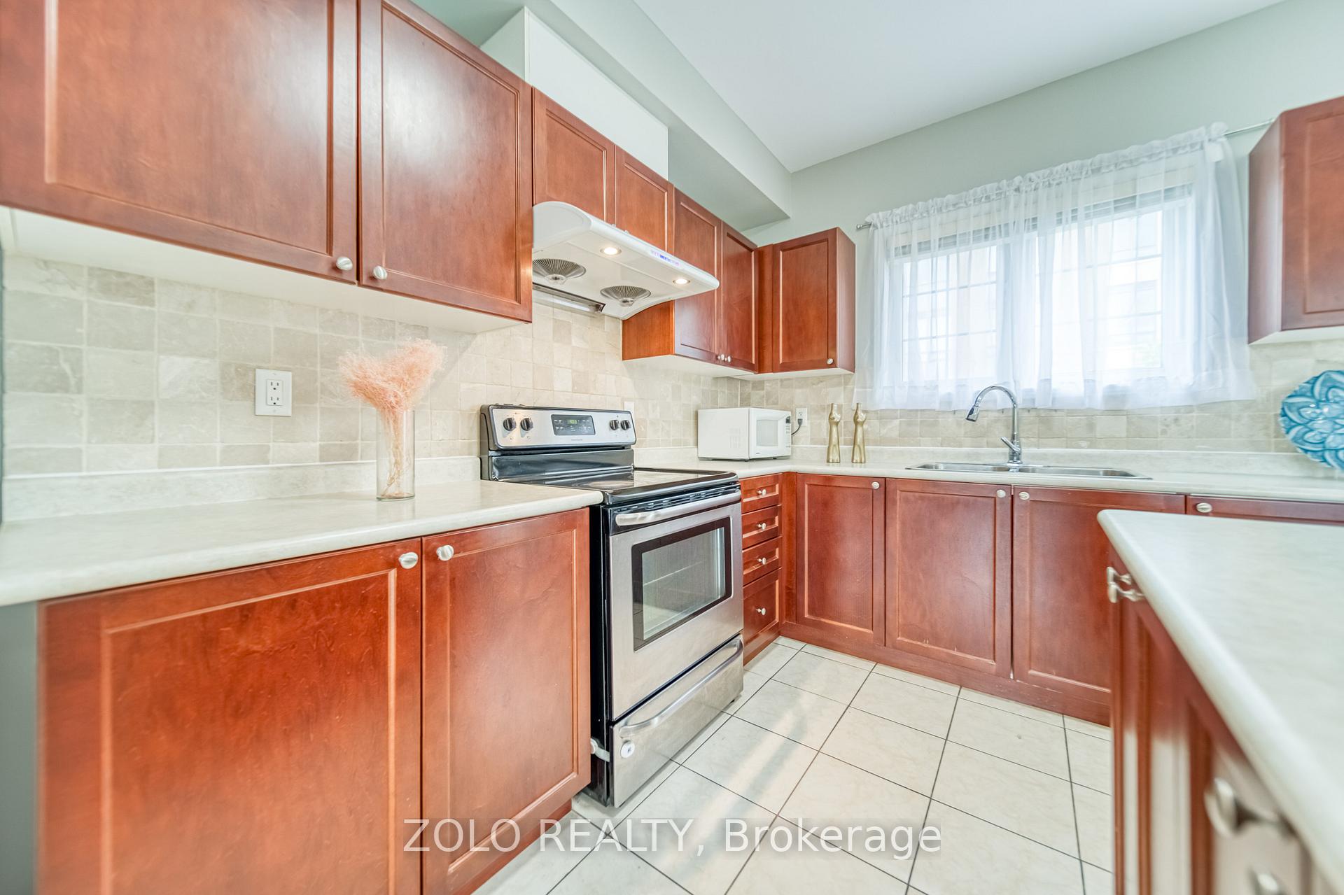 Photo 12 of 33 Celadine Drive, Markham, Milliken Mills East — HOMEH