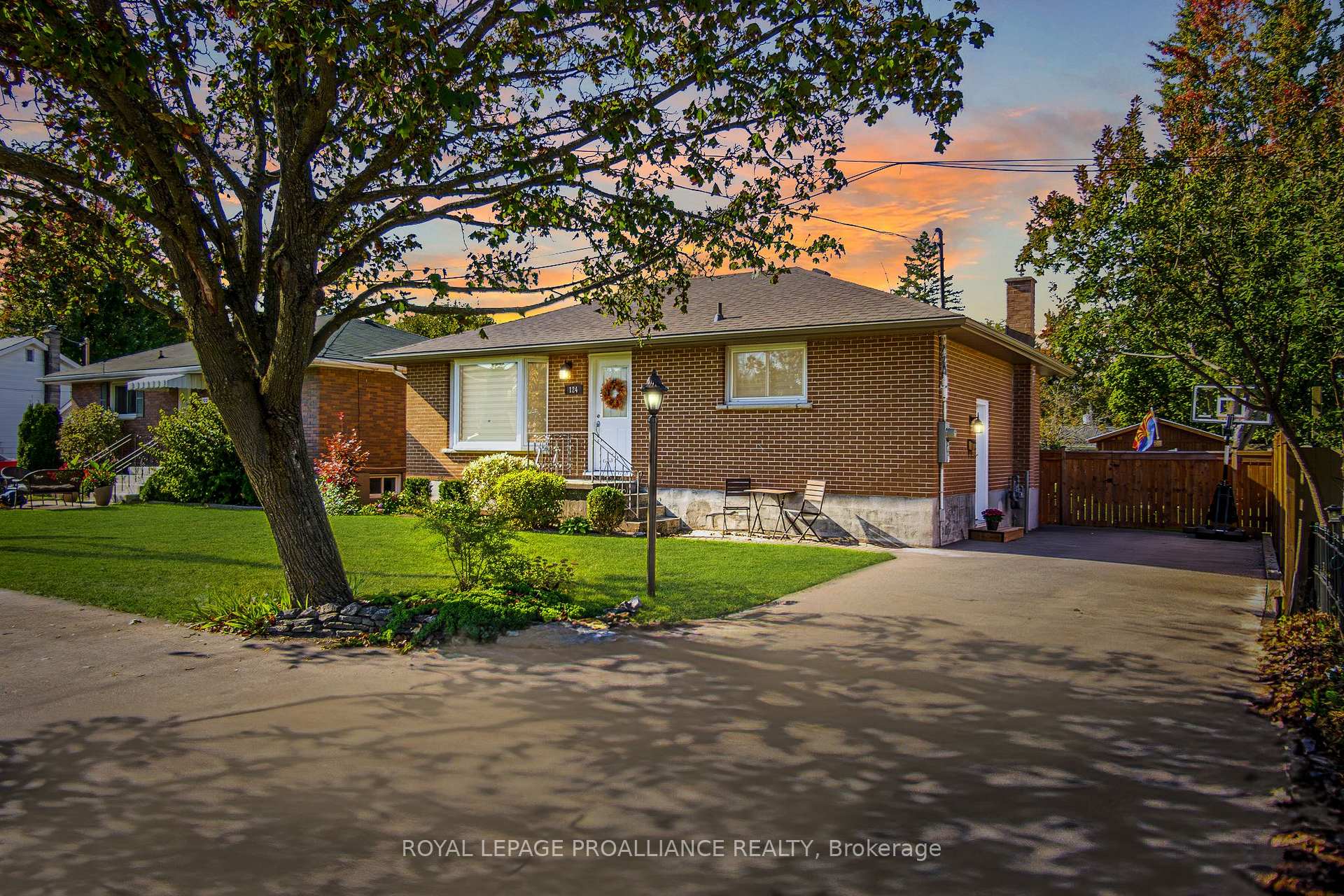 Photo 2 of 124 Gilbert Street, Belleville, Belleville Ward — HOMEH