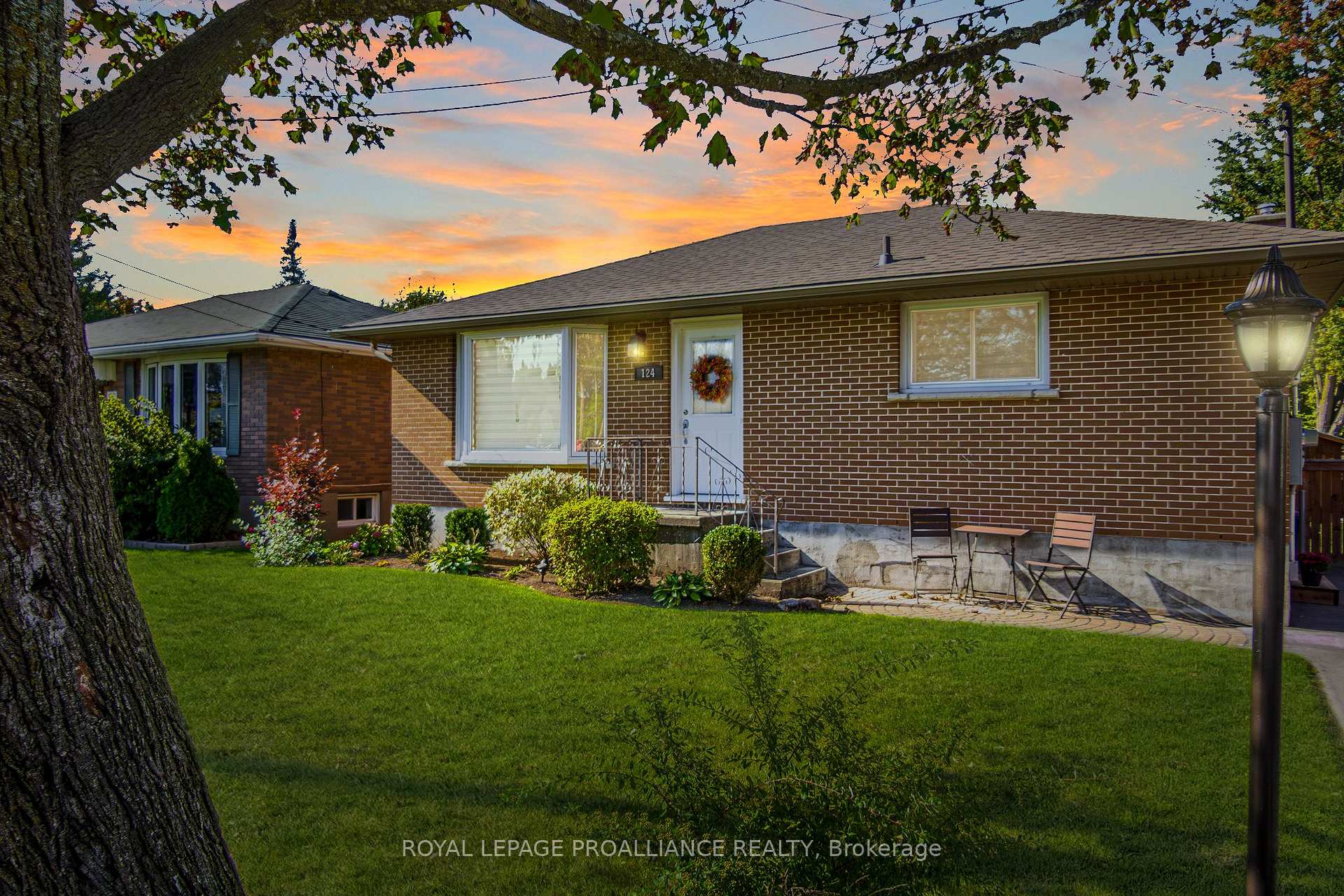Photo 3 of 124 Gilbert Street, Belleville, Belleville Ward — HOMEH