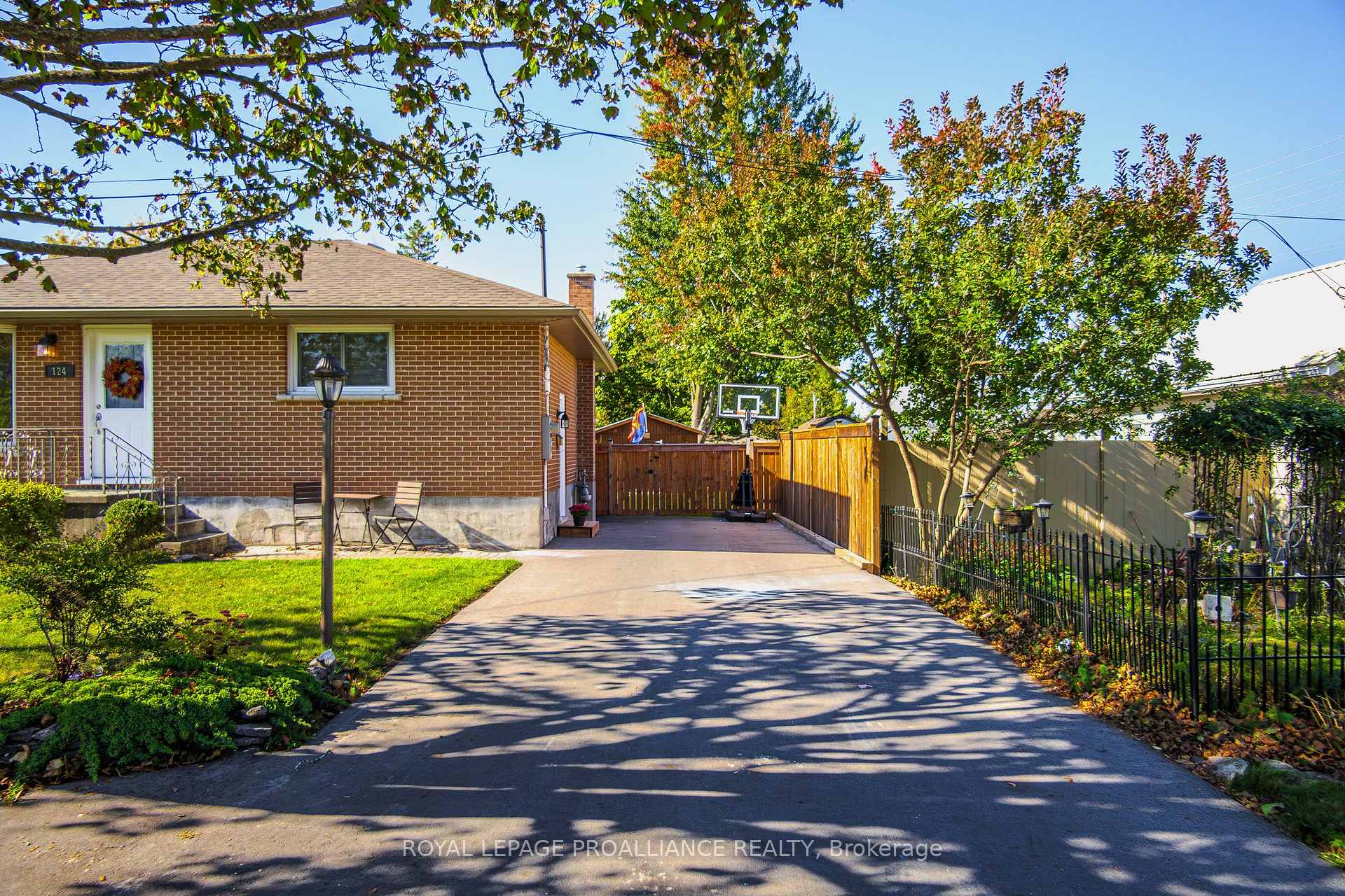 Photo 5 of 124 Gilbert Street, Belleville, Belleville Ward — HOMEH