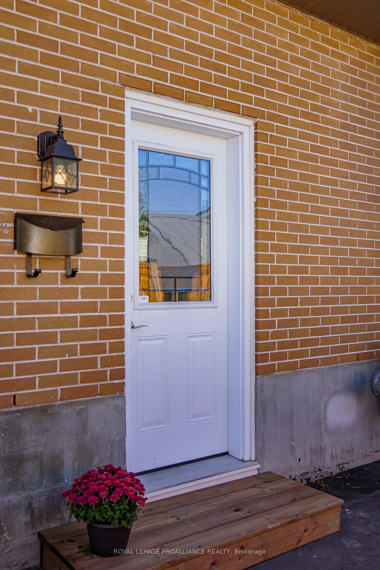 Photo 6 of 124 Gilbert Street, Belleville, Belleville Ward — HOMEH