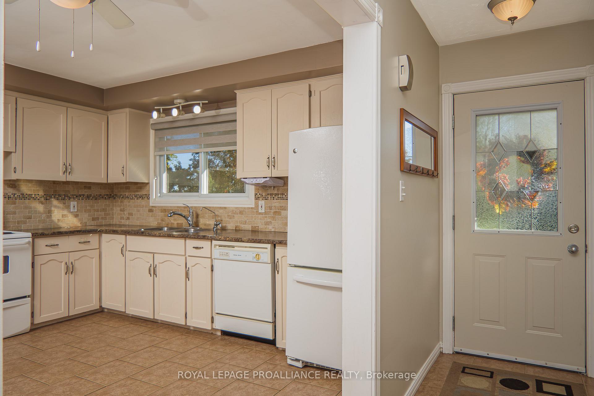 Photo 8 of 124 Gilbert Street, Belleville, Belleville Ward — HOMEH