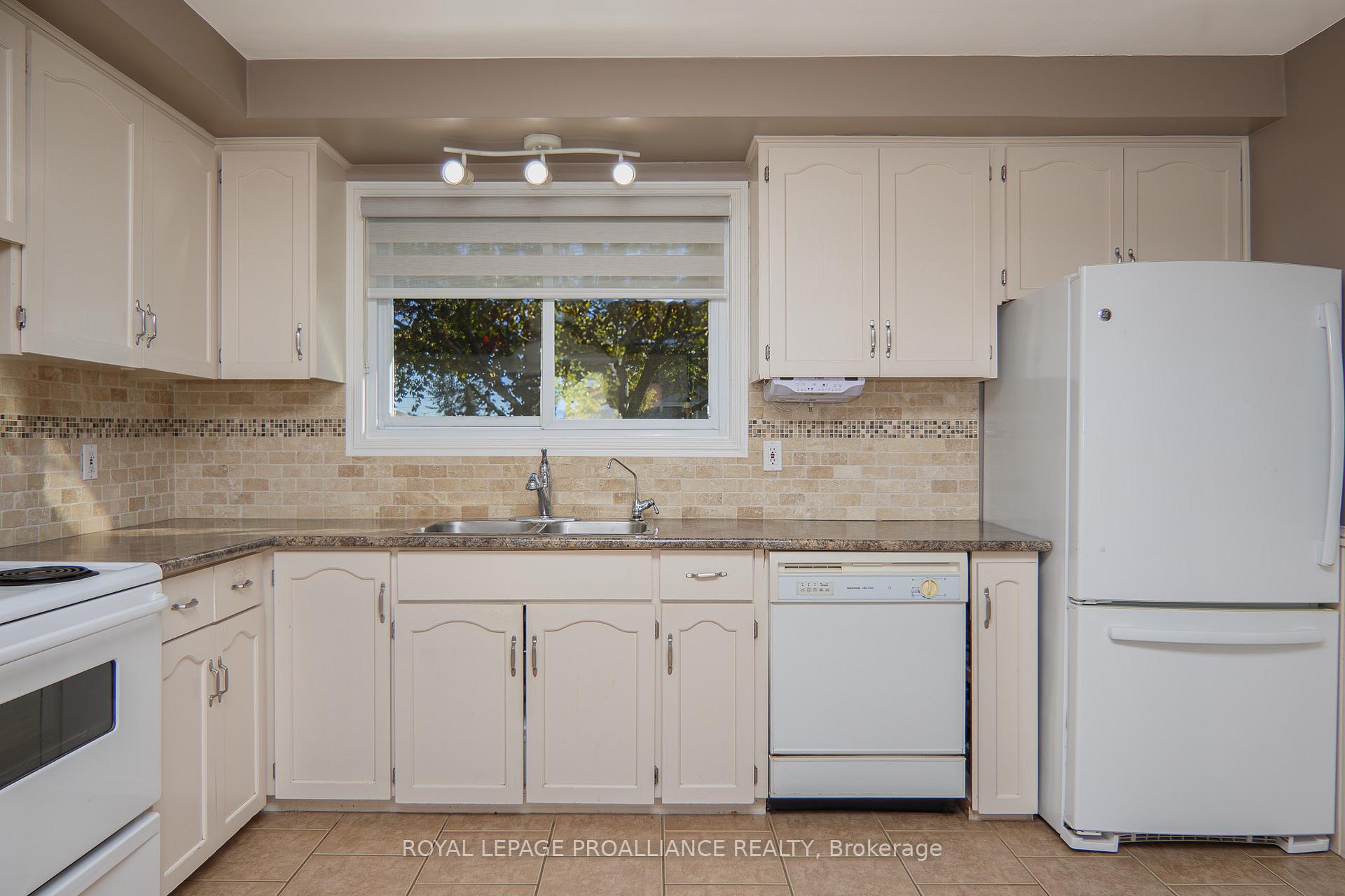 Photo 9 of 124 Gilbert Street, Belleville, Belleville Ward — HOMEH