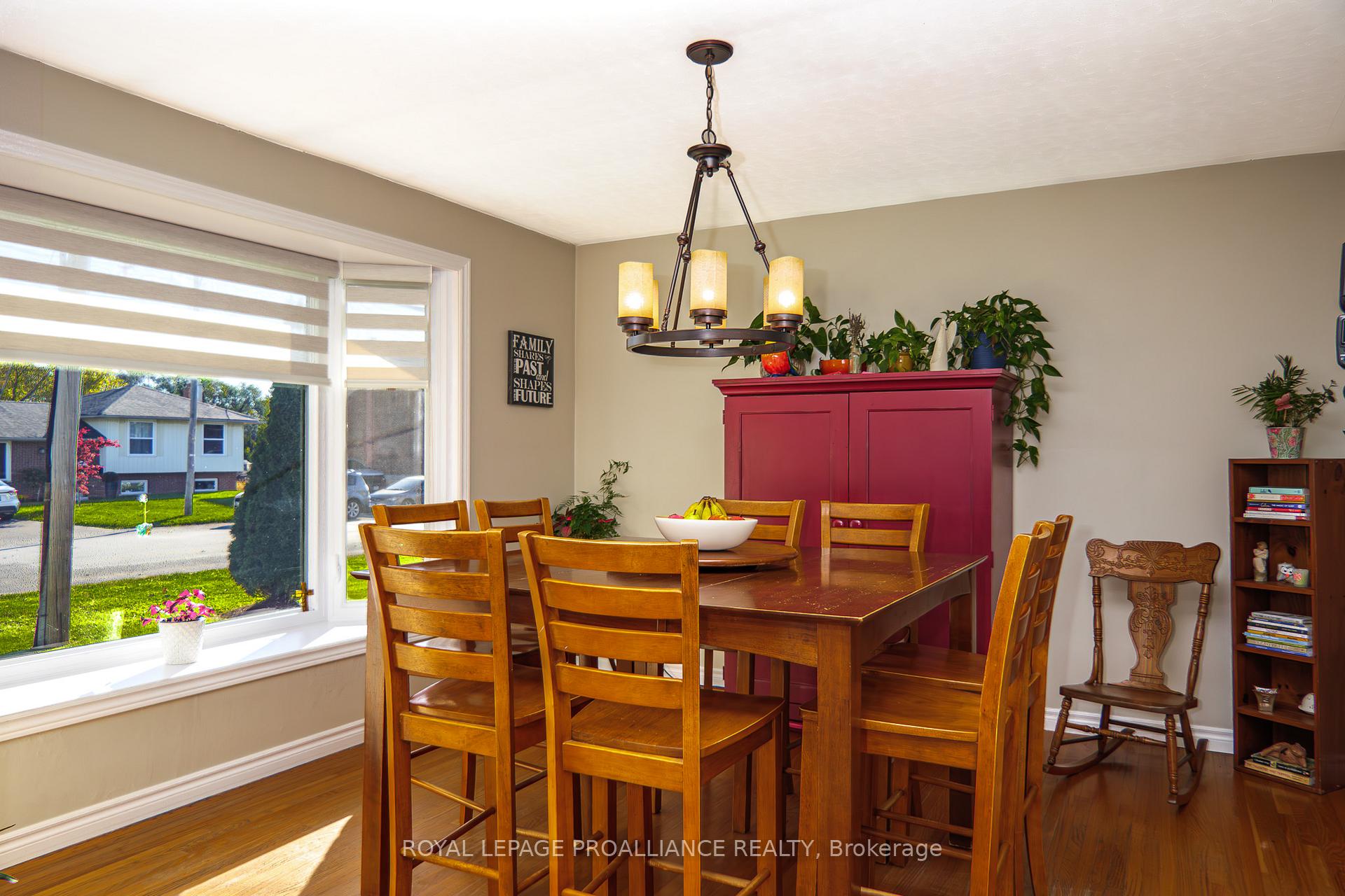 Photo 11 of 124 Gilbert Street, Belleville, Belleville Ward — HOMEH