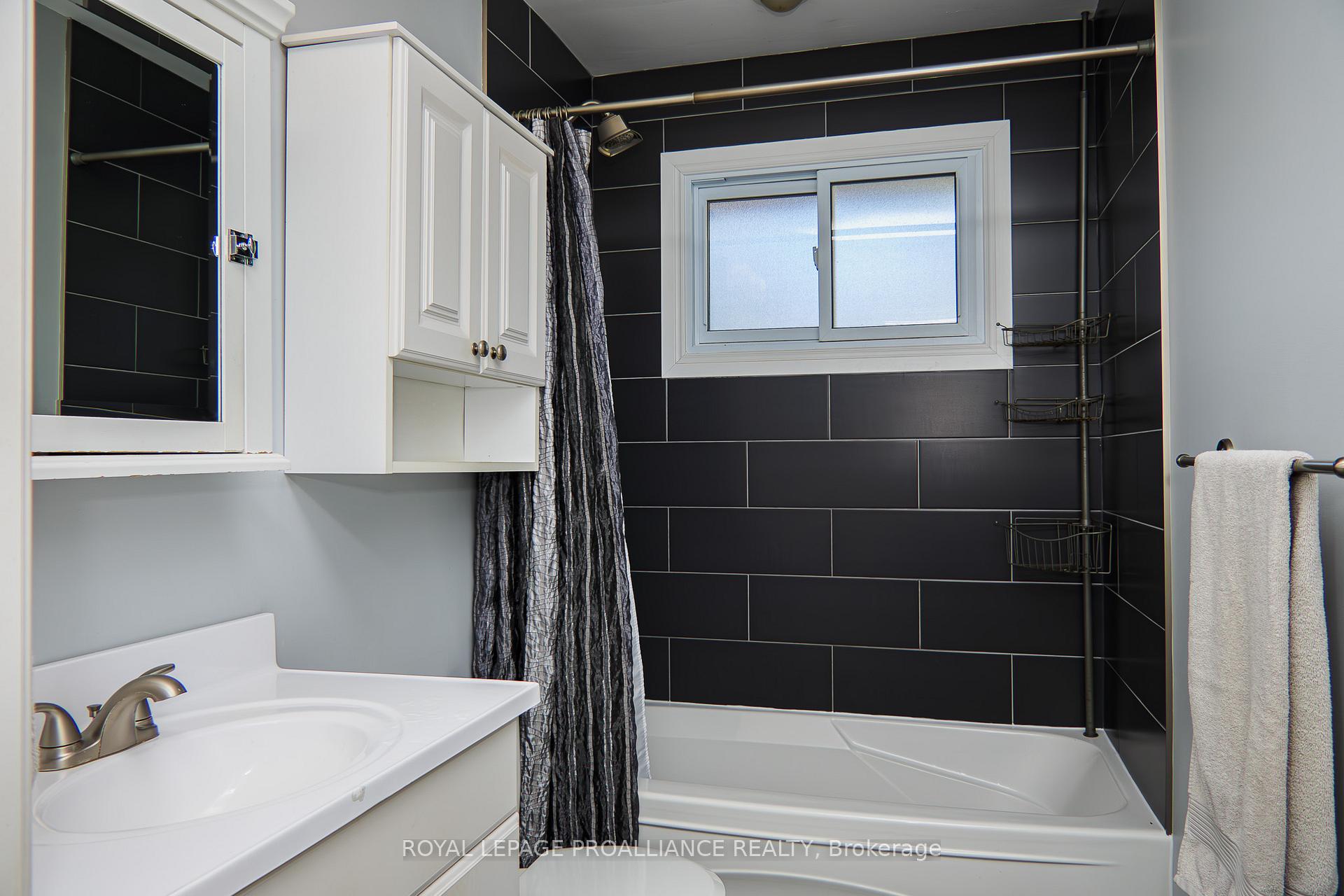 Photo 19 of 124 Gilbert Street, Belleville, Belleville Ward — HOMEH