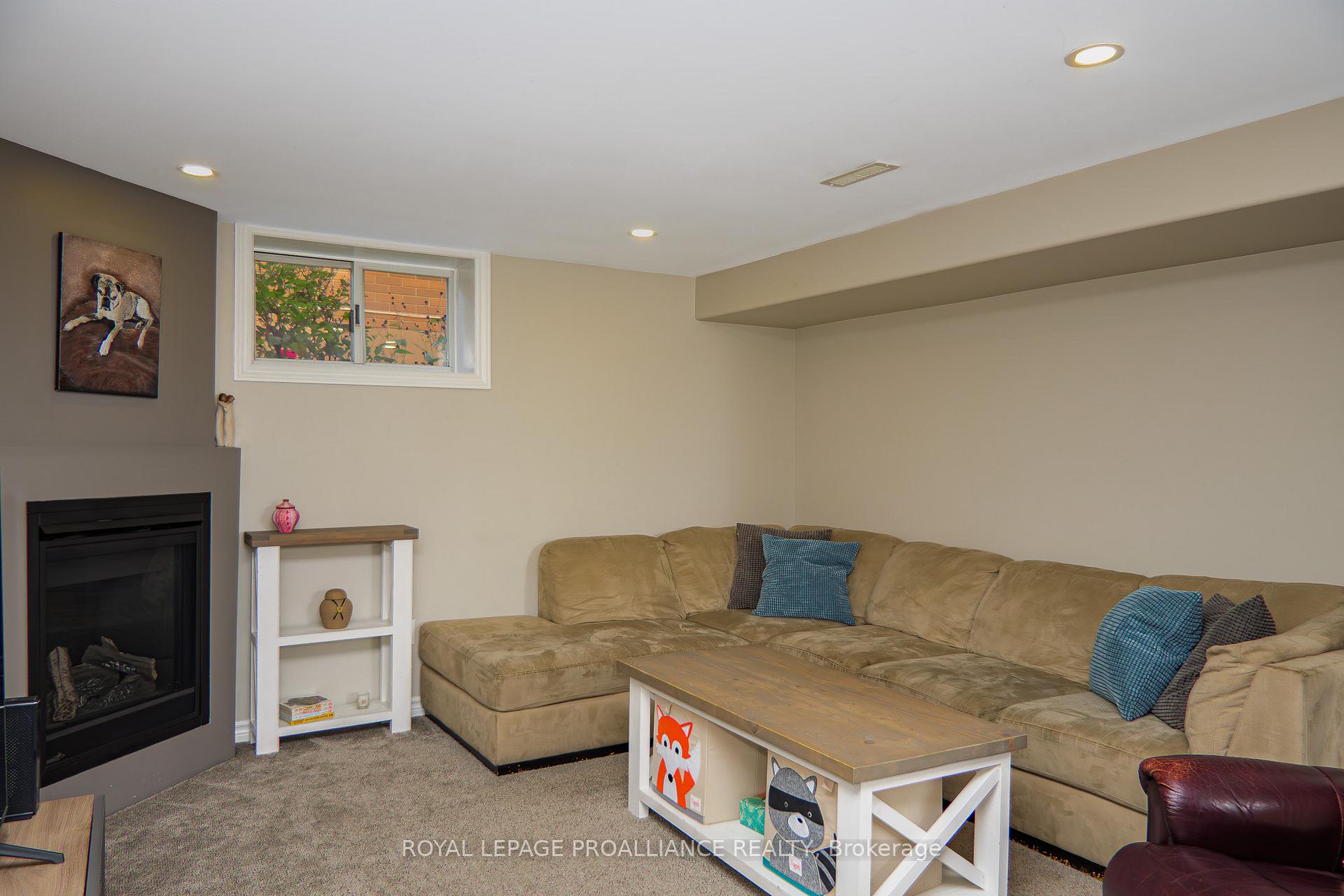 Photo 21 of 124 Gilbert Street, Belleville, Belleville Ward — HOMEH