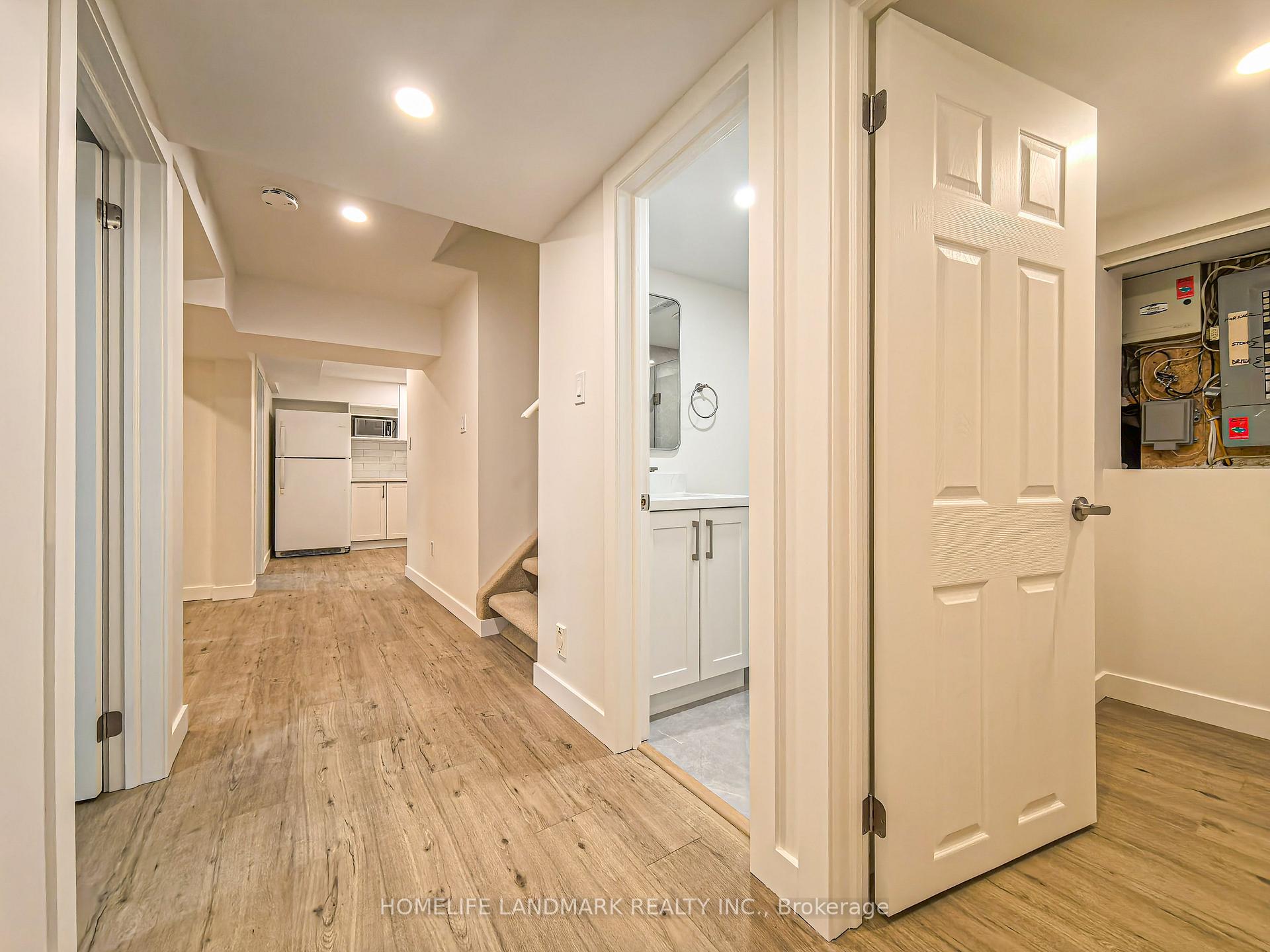 Photo 4 of Unit Bsmt, 93 Ardwell Crescent, Vaughan, Maple — HOMEH