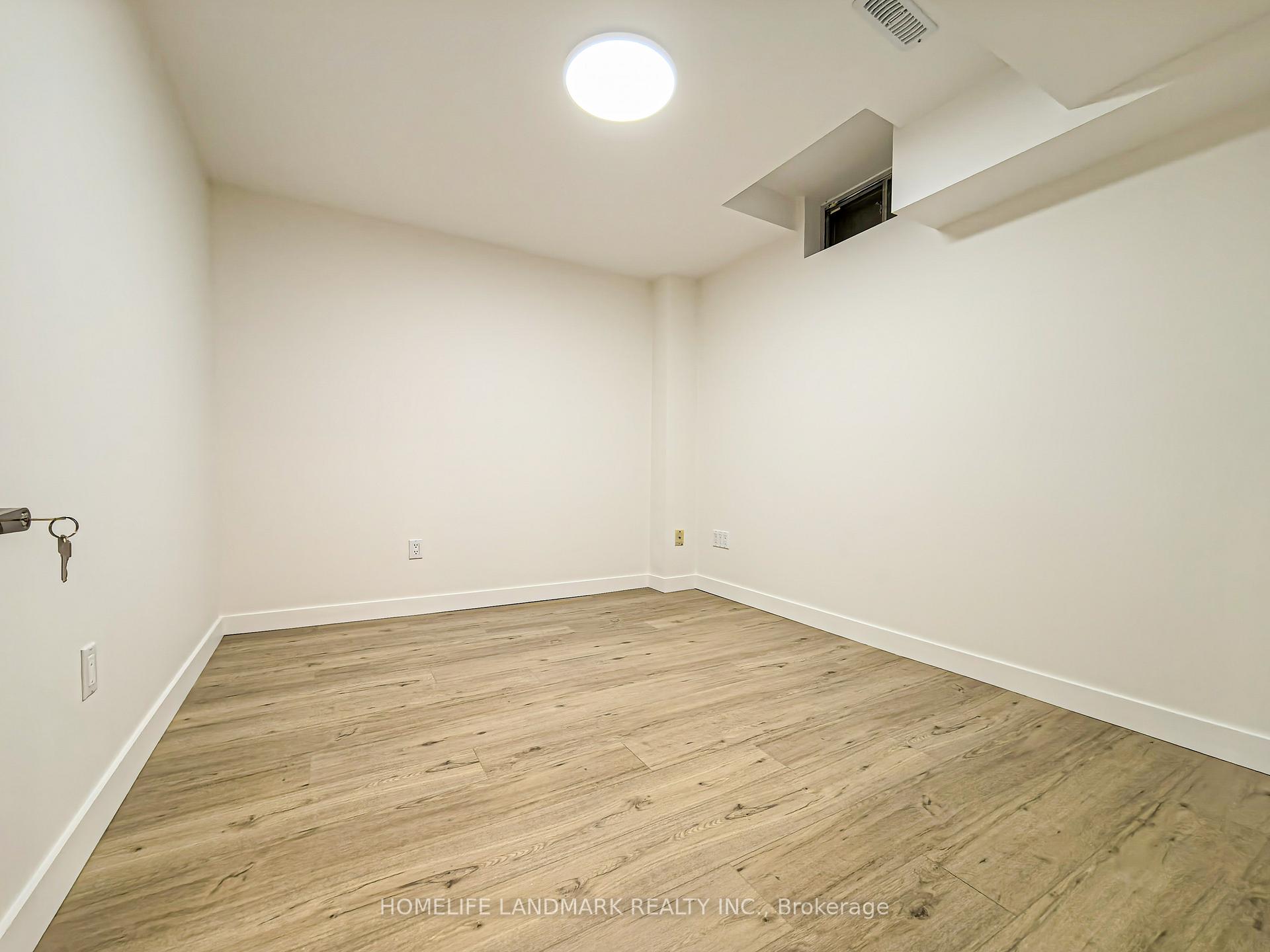 Photo 13 of Unit Bsmt, 93 Ardwell Crescent, Vaughan, Maple — HOMEH