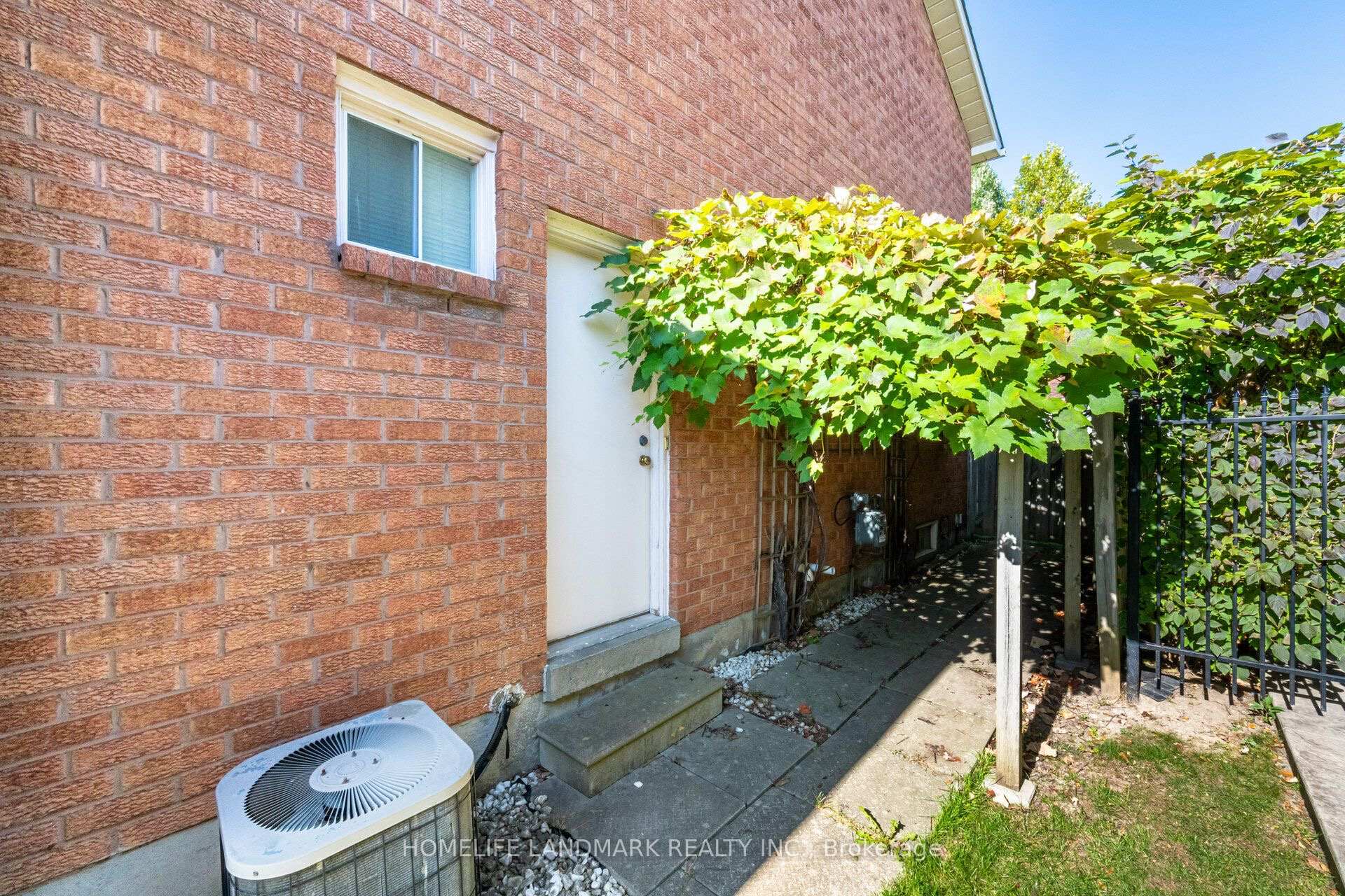 Photo 14 of Unit Bsmt, 93 Ardwell Crescent, Vaughan, Maple — HOMEH