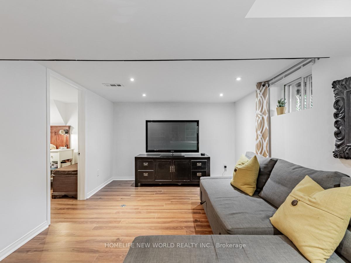 Photo 3 of Unit Lower, 346 Lumsden Avenue, Toronto, Woodbine-Lumsden — HOMEH