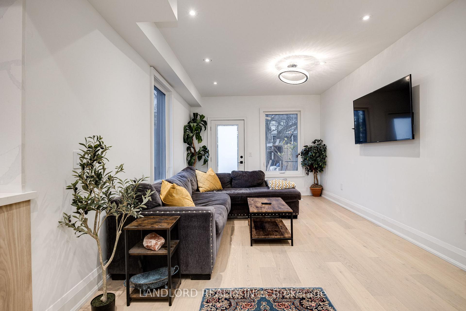Photo 7 of Unit Main, 17 Ferrier Avenue, Toronto, Playter Estates-Danforth — HOMEH