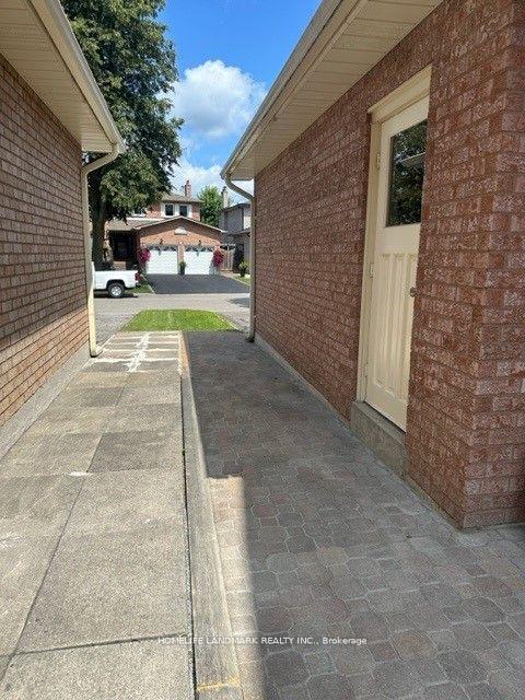 Photo 2 of 27 Foundry Crescent S, Markham, Raymerville — HOMEH