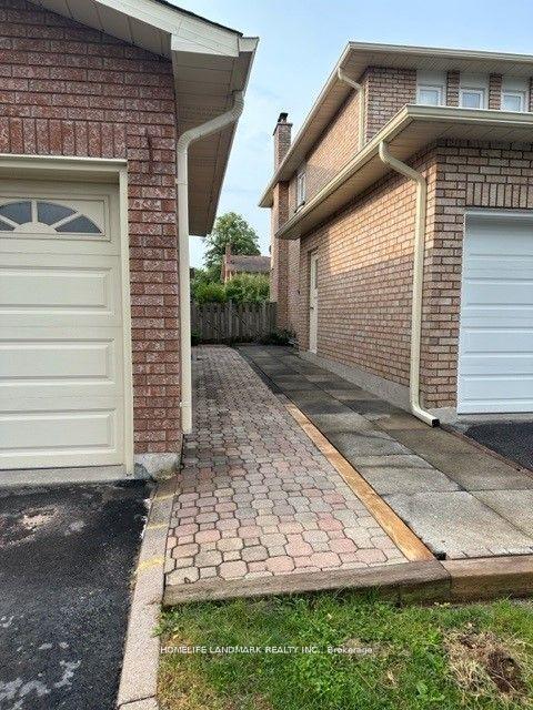 Photo 4 of 27 Foundry Crescent S, Markham, Raymerville — HOMEH