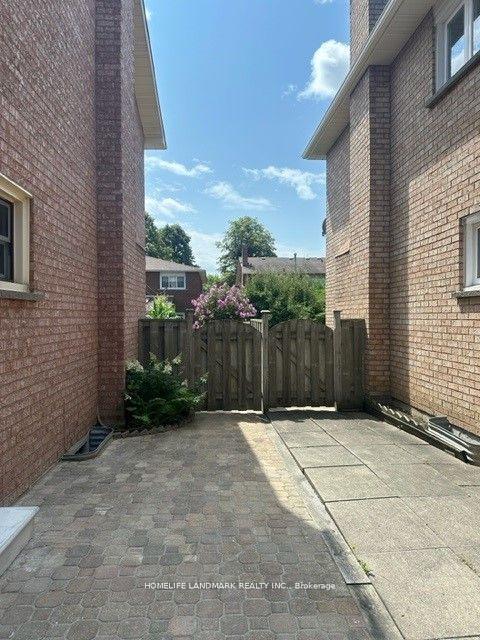 Photo 7 of 27 Foundry Crescent S, Markham, Raymerville — HOMEH
