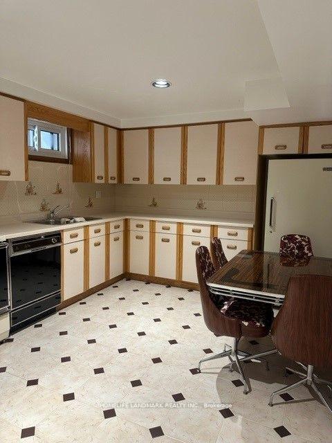 Photo 10 of 27 Foundry Crescent S, Markham, Raymerville — HOMEH