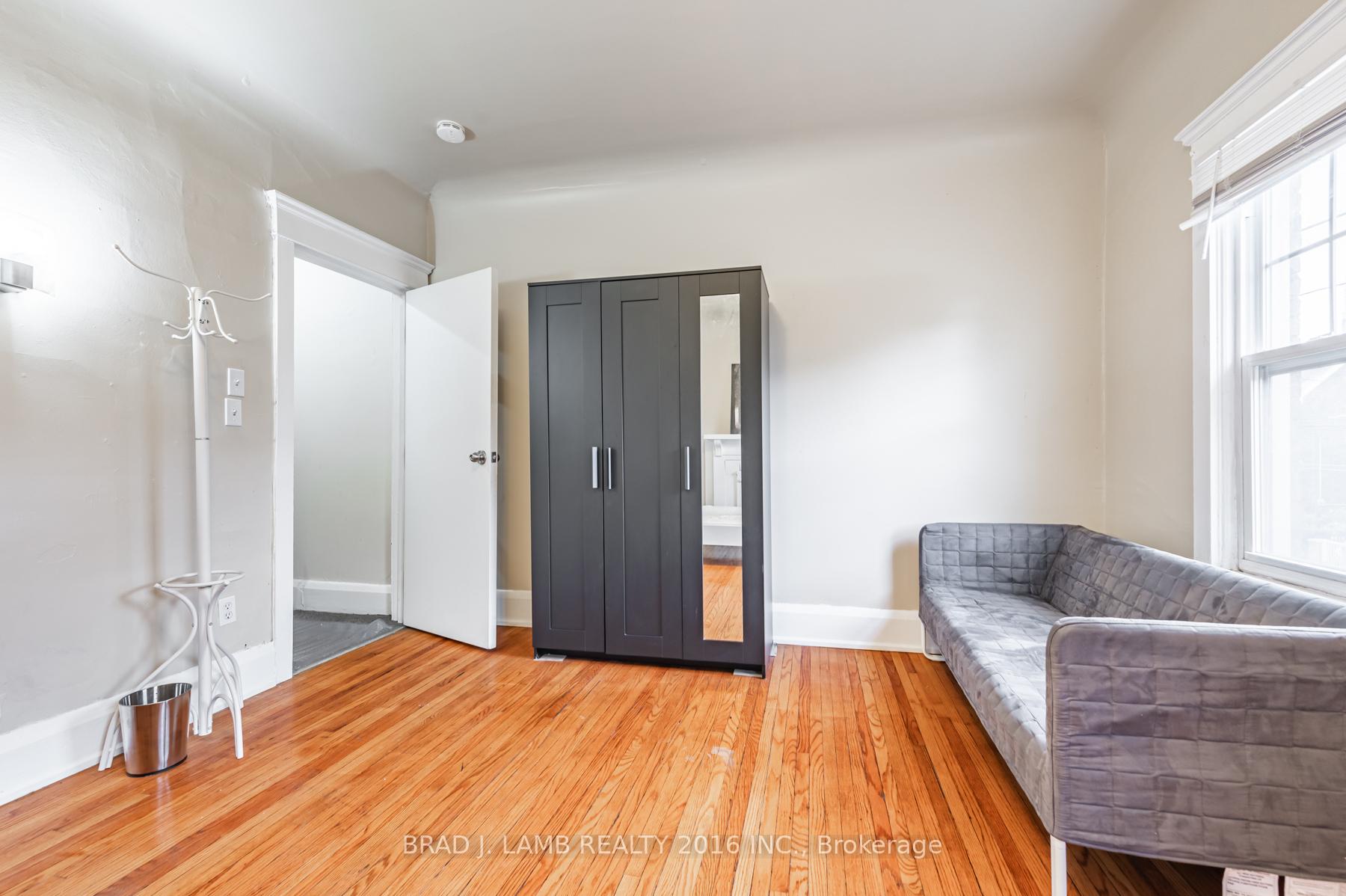 Photo 2 of Unit 2, 984 Dundas Street W, Toronto, Trinity-Bellwoods — HOMEH