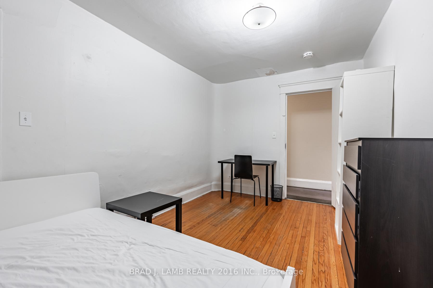 Photo 19 of Unit 2, 984 Dundas Street W, Toronto, Trinity-Bellwoods — HOMEH