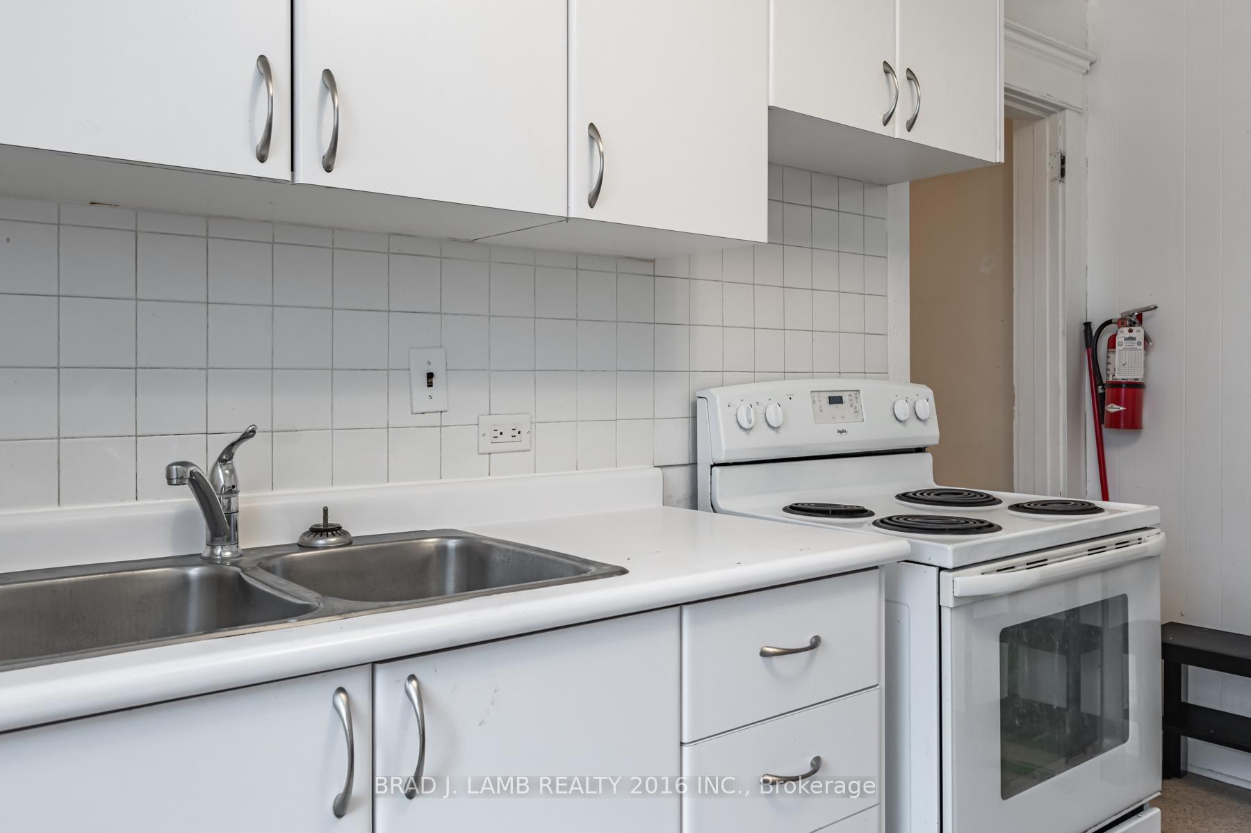 Photo 22 of Unit 2, 984 Dundas Street W, Toronto, Trinity-Bellwoods — HOMEH