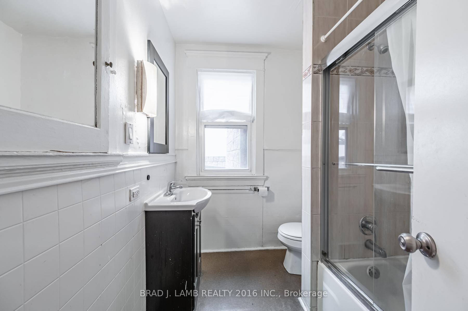 Photo 28 of Unit 2, 984 Dundas Street W, Toronto, Trinity-Bellwoods — HOMEH