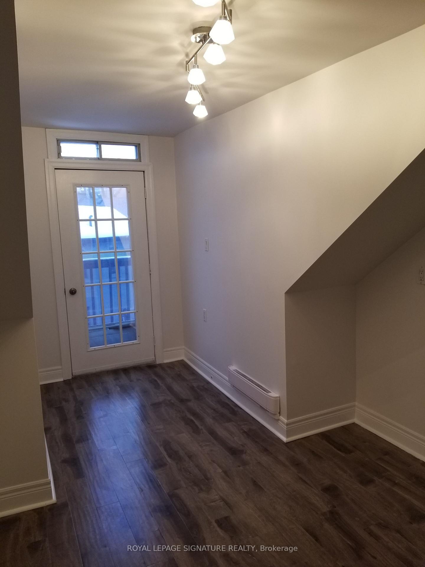 Photo 2 of 17 Oriole Crescent, Toronto, Mount Pleasant East — HOMEH