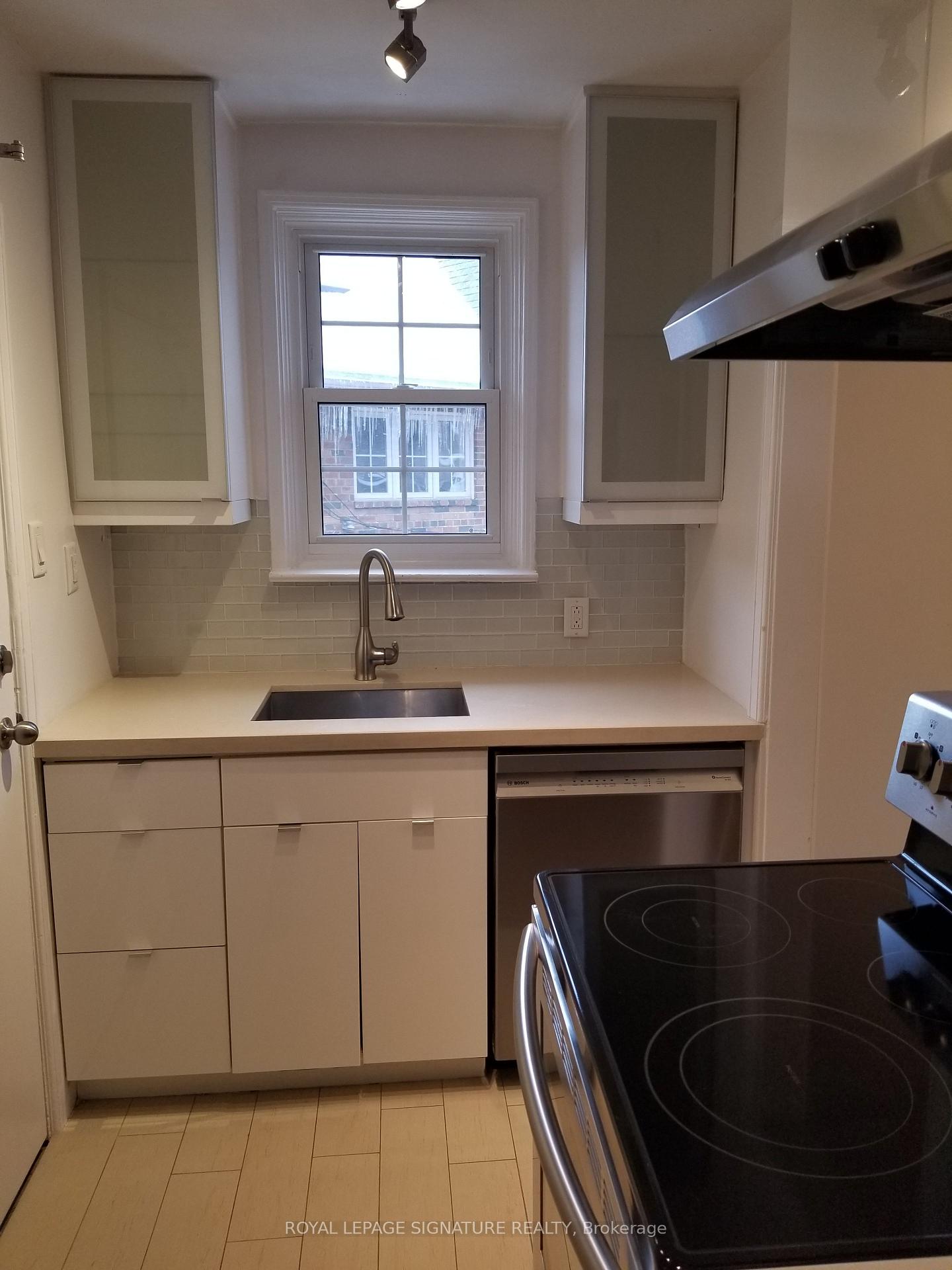 Photo 3 of 17 Oriole Crescent, Toronto, Mount Pleasant East — HOMEH